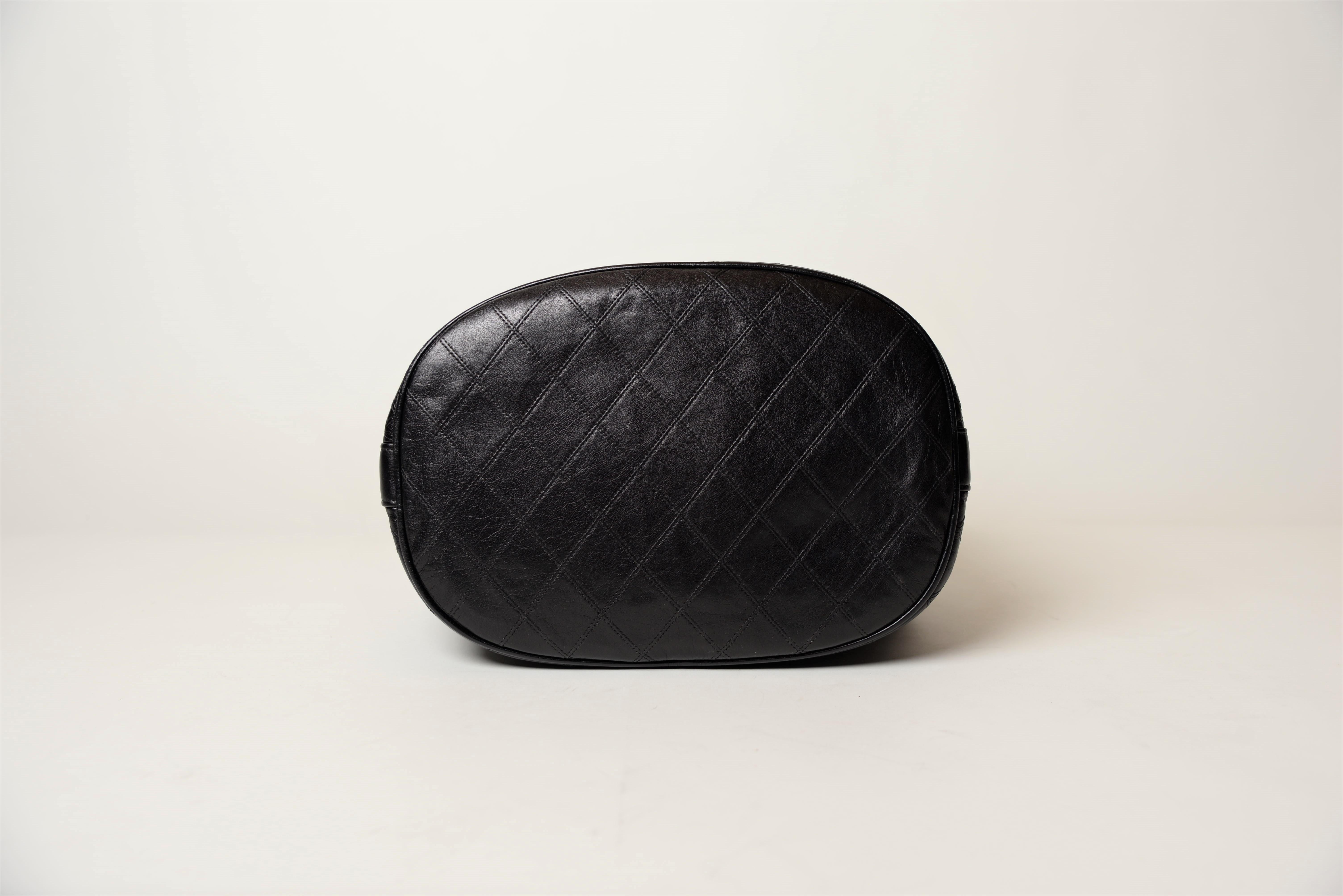 Chanel Rare Drawstring Bucket Bag Vintage Black In Good Condition In Roosendaal, NL