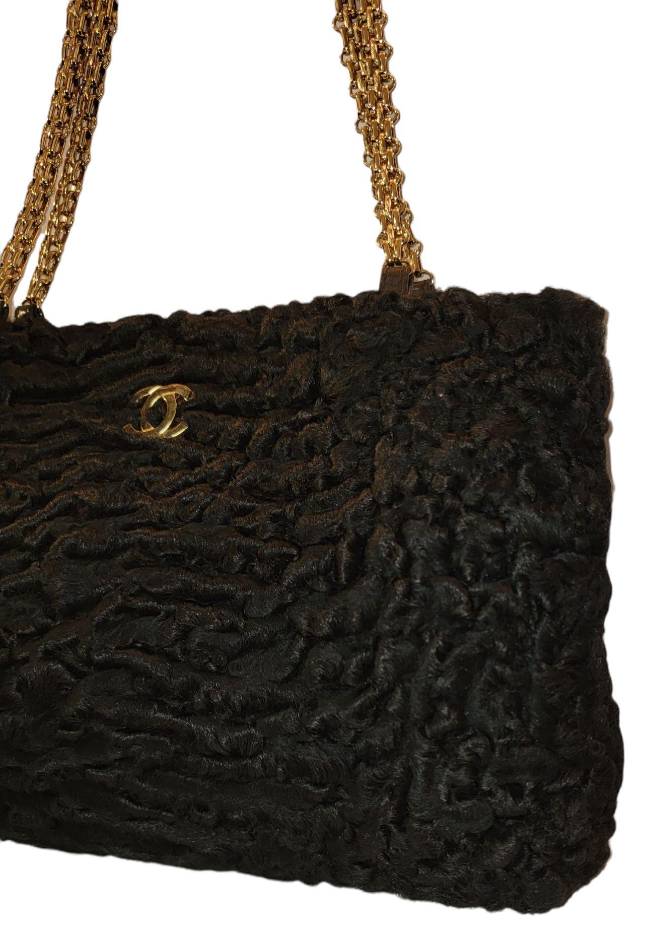Chanel Seltene exotische persische Baby-Lammfell-Handtasche aus Lammfell-Clutch in Schwarz Damen