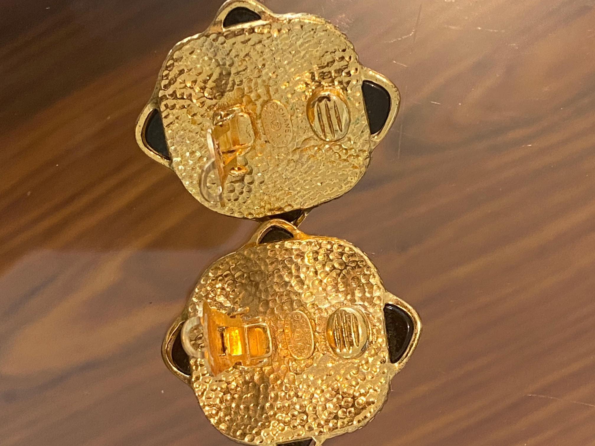 Chanel Rare glass Gripoix 1995 clip on earrings In Good Condition For Sale In Miami, FL