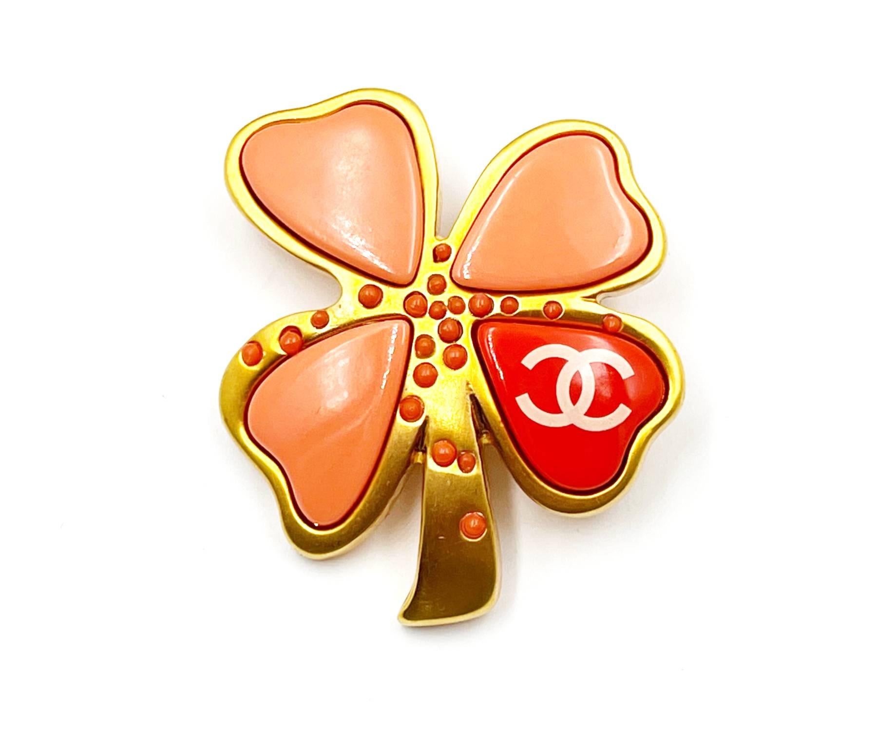 Chanel Rare Gold CC Coral Clover Brooch

*Marked 03
*Made in France
*Comes with original box

– Approximately 1.75″ x 2″
– Very cute
-In an excellent condition

AB2033-00187