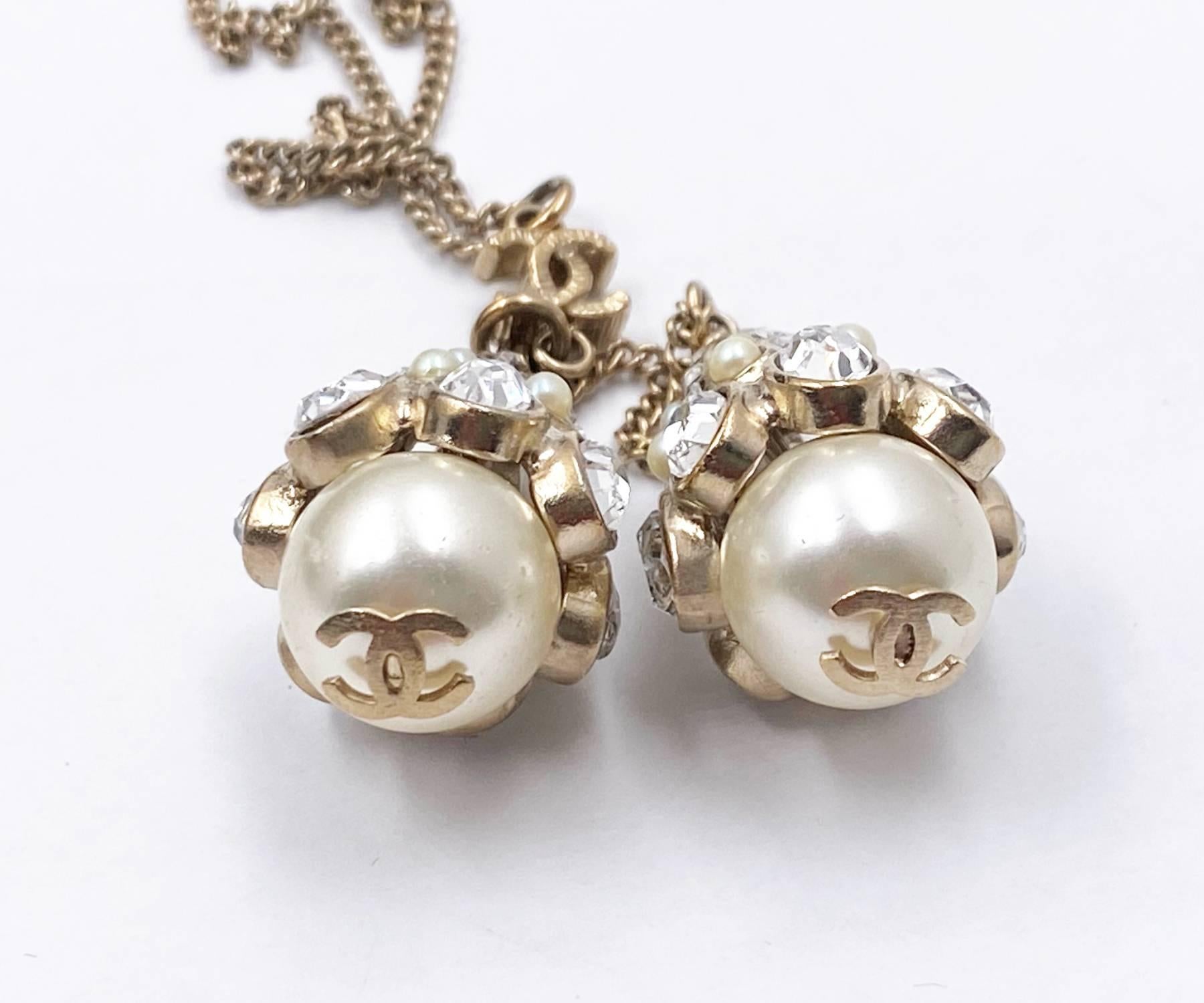 Artisan Chanel - Collier en or rare avec perles en cristal CC et gouttes de larmes en vente
