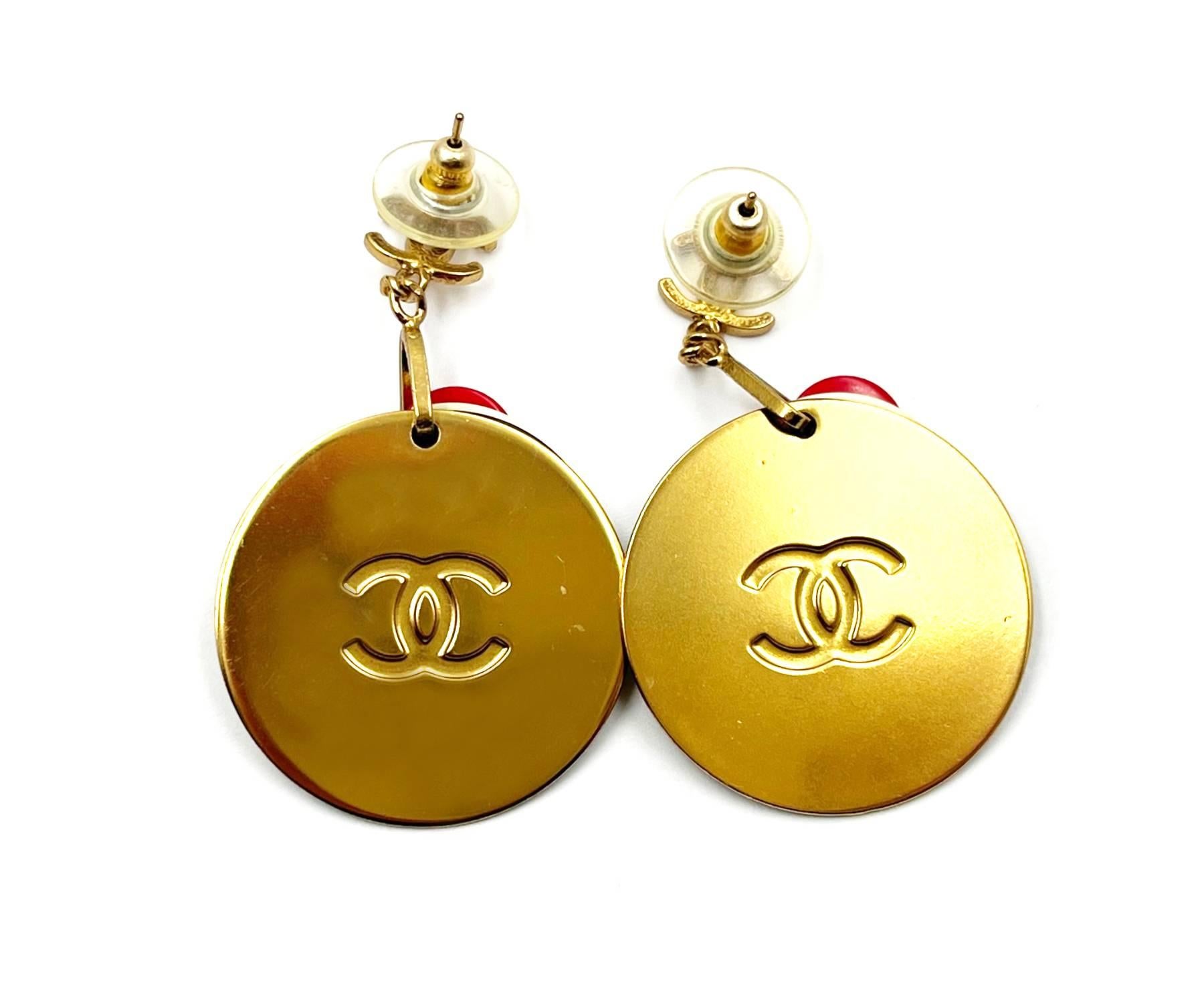 Chanel Seltene Gold CC Ohrringe mit durchbrochenen Scheiben aus Rot-Weiß-Schwarzgold (Kunsthandwerker*in)