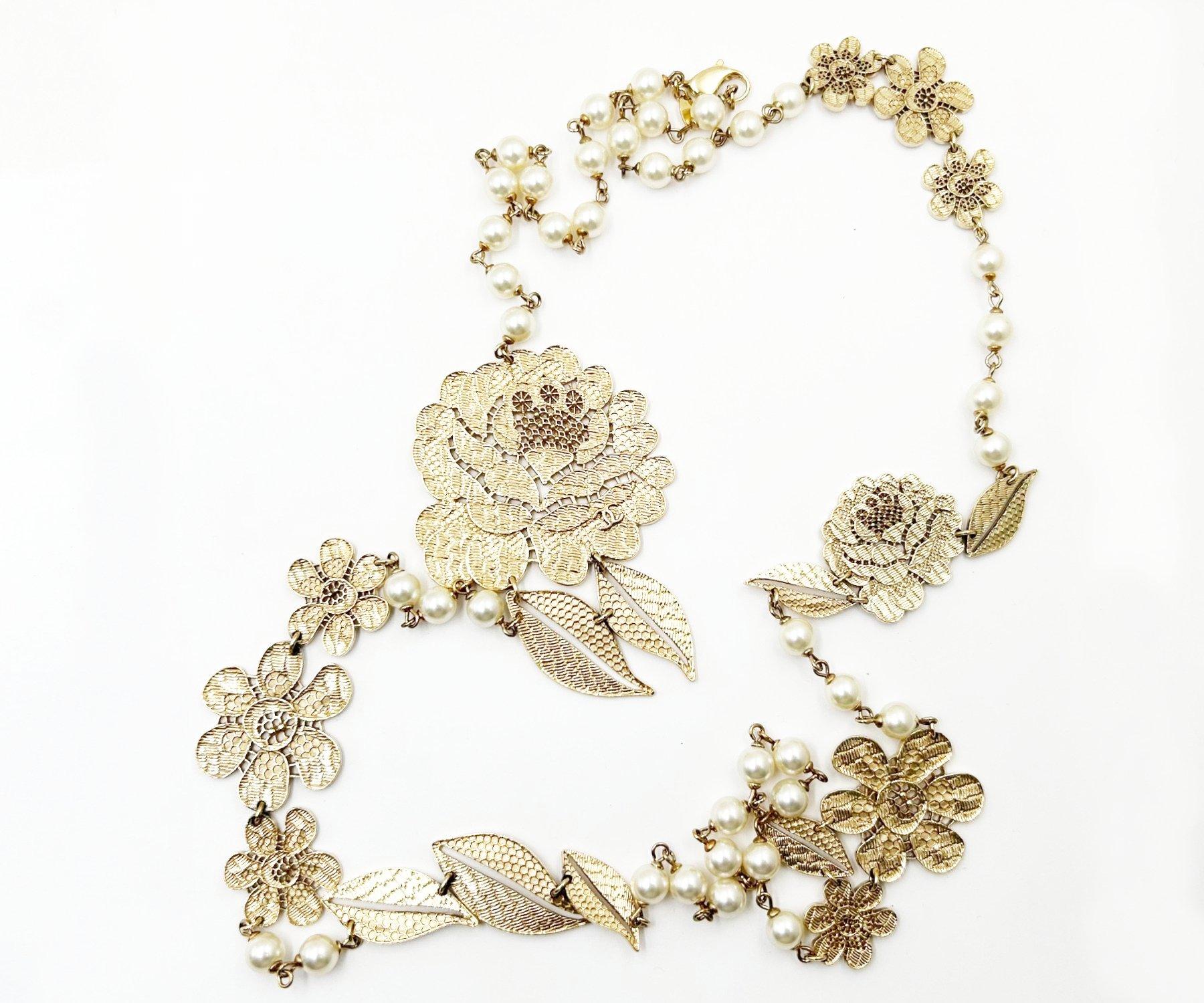 Chanel Raro Collar Largo Flor Perla Encaje Oro

*Marcado 08
*Fabricado en Francia
*Viene con caja original, funda guardapolvo y cinta

-El colgante más grande mide aproximadamente 3
