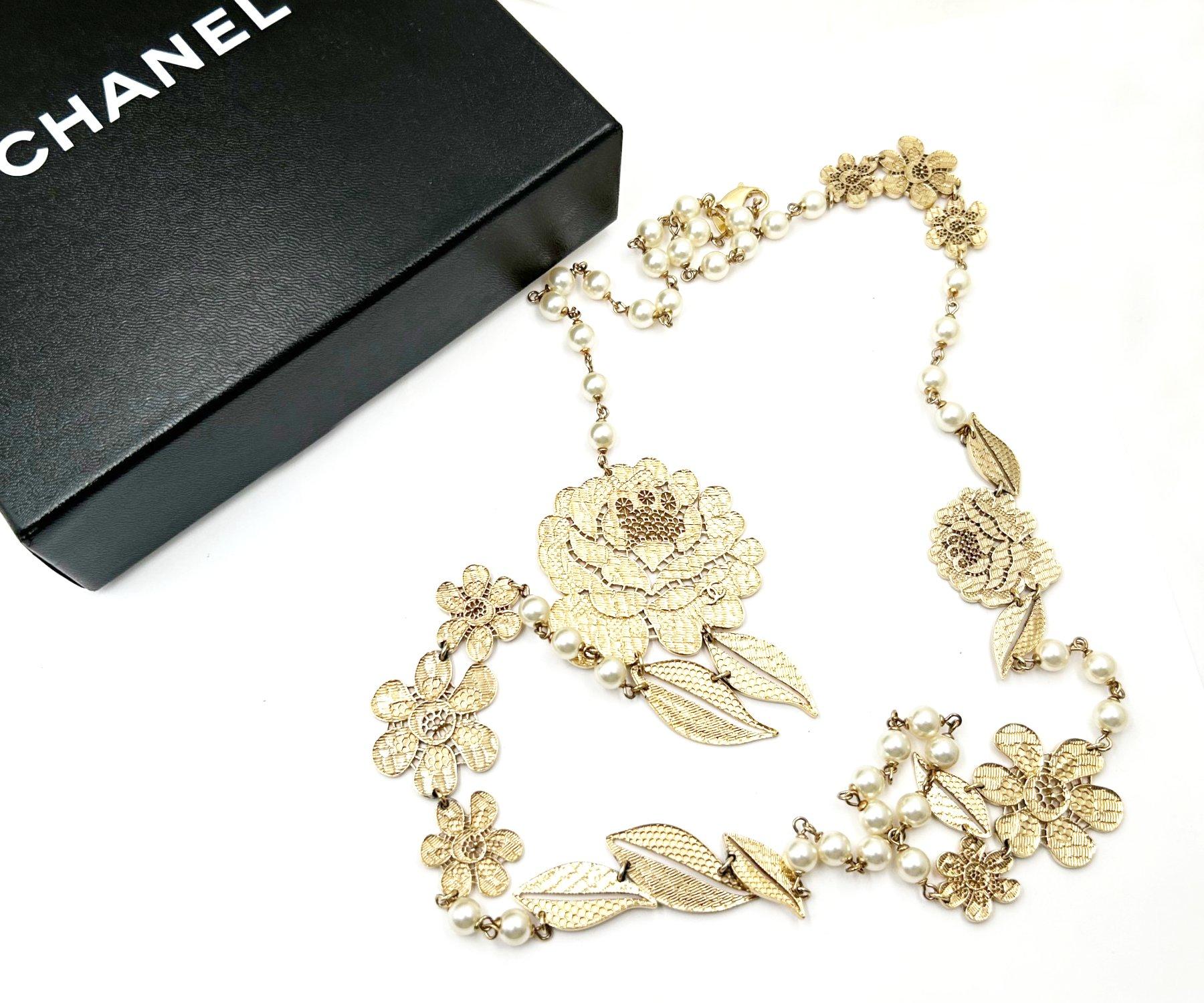 Chanel Raro Collar Largo Flor Perla Encaje Oro Artesano en venta