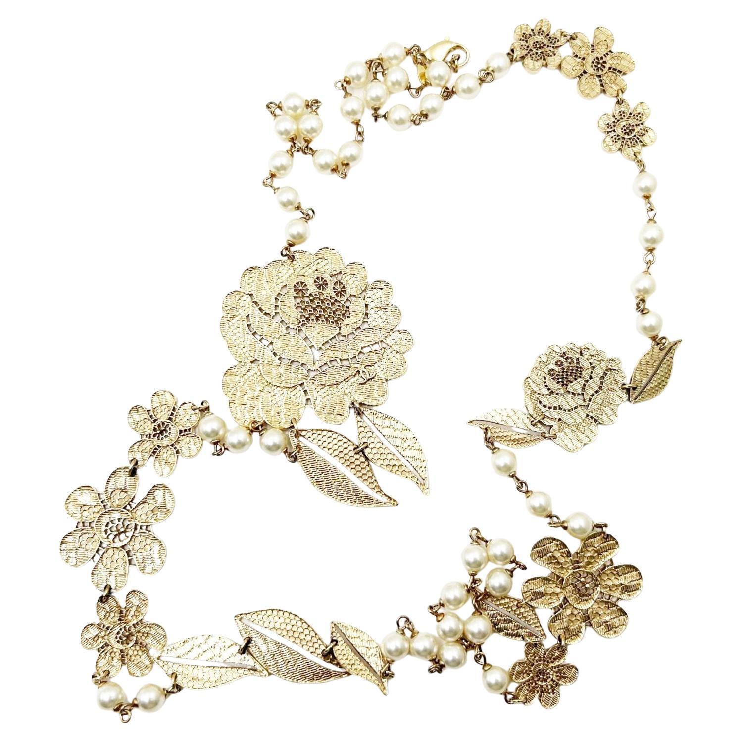 Chanel Seltene Gold Spitze Blume Perle lange Halskette