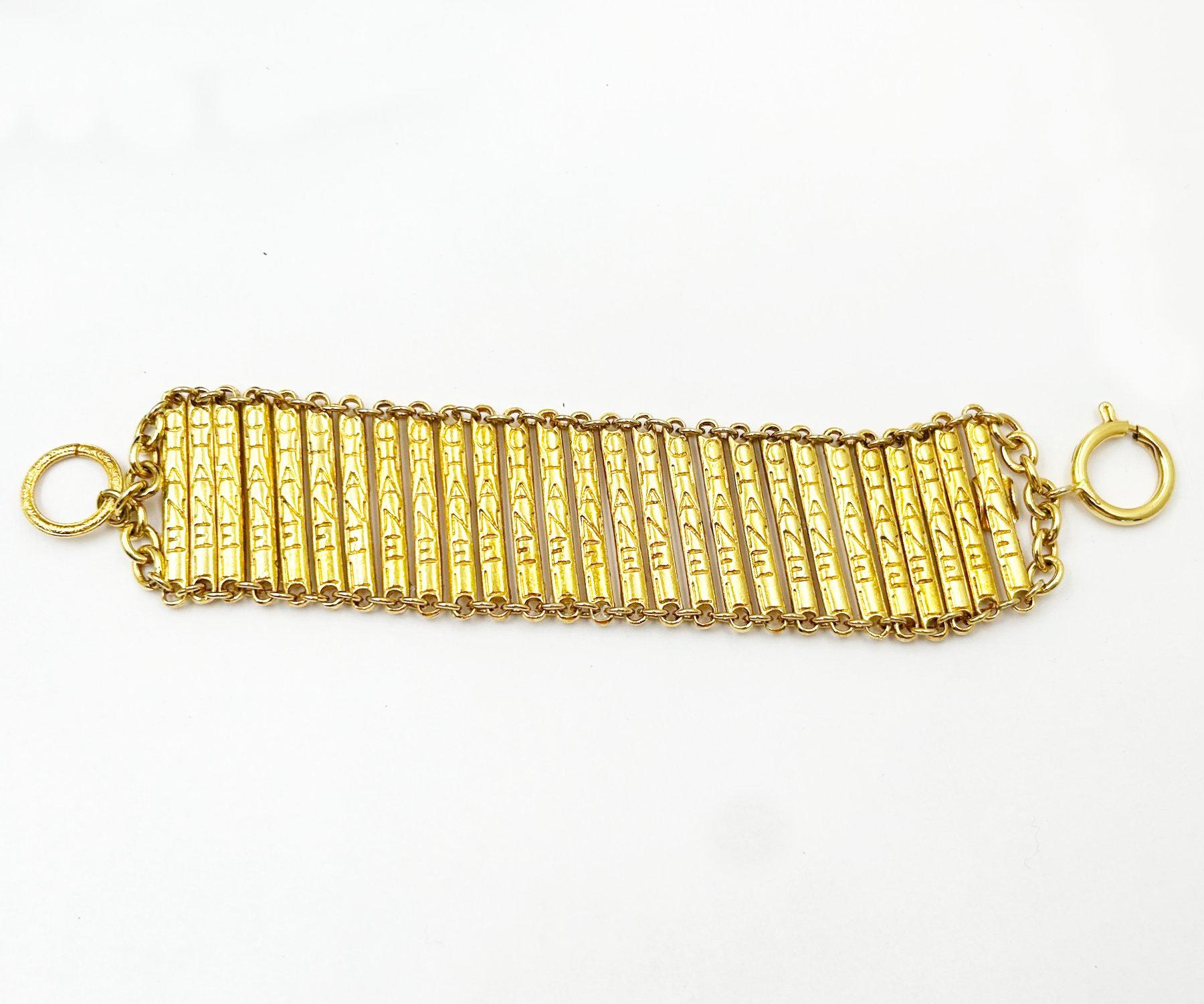 Chanel Rare Gold Plated Chanel Bar Bracelet

*Marked Chanel
*Made in France
*Comes with the original box

-It is approximately 7.5