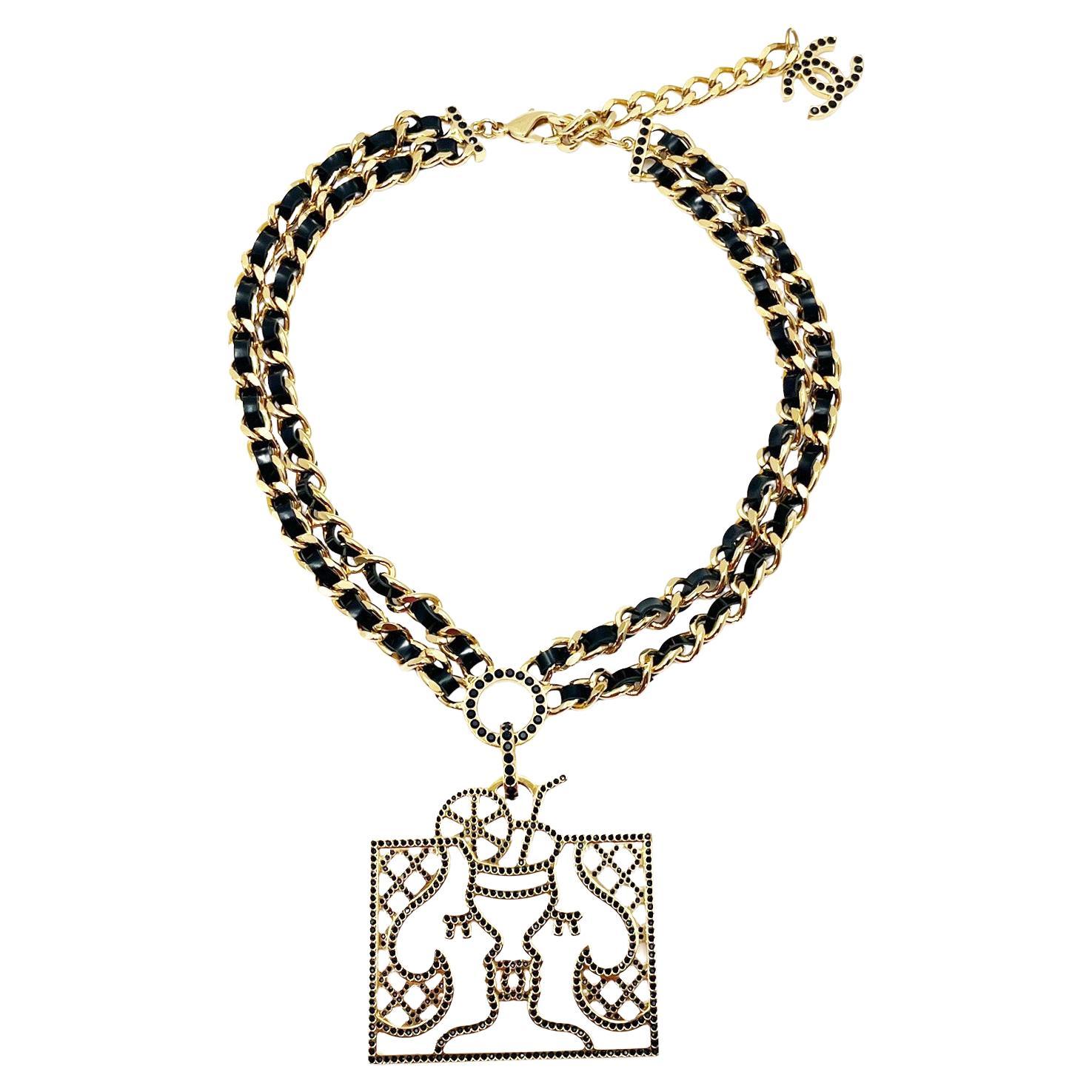 Chanel - Collier de cristal noir Kissing Faces CC plaqué or rare