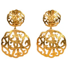 Chanel Rare Gold Tone Gilt CC Logo Clip on Dangle Earrings Vintage Chanel Rare Gold Tone Gilt CC Logo Clip on Dangle Earrings