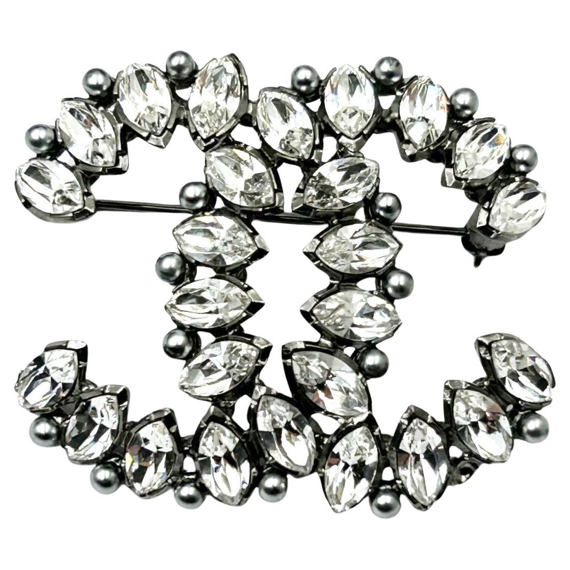 Chanel Rare Gunmetal CC Marquise-Kristallbrosche, selten im Angebot