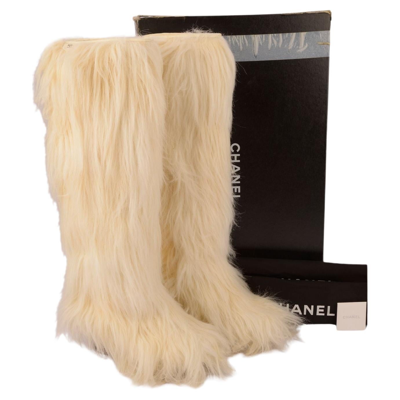 Chanel Rare High Faux Fur Boots en vente