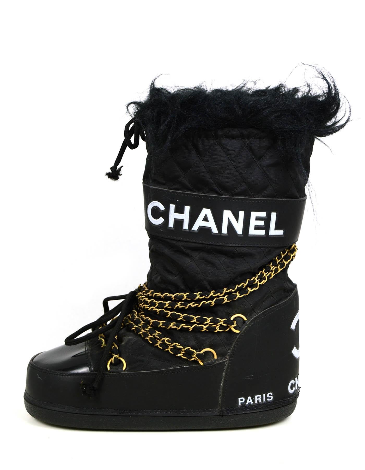 Chanel Iconic 90’s Moon Boots. Please note, the original lining was removed, and a new lining must be added for a proper fit.
Made In: Italy
Year of Production: 1990’s
Color:Black
Hardware: Goldtone chain
Materials: Quilted nylon, rubber, faux
