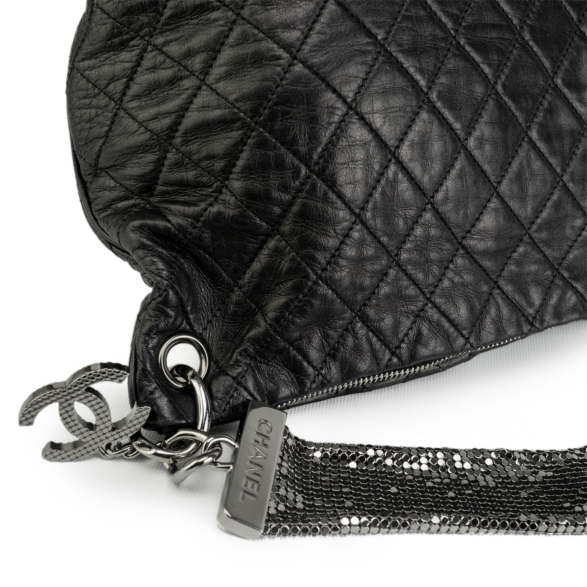 Chanel 2008 Metallic Mesh Soft Quilted Black Lambskin Leather Large Hobo Bag en vente 6