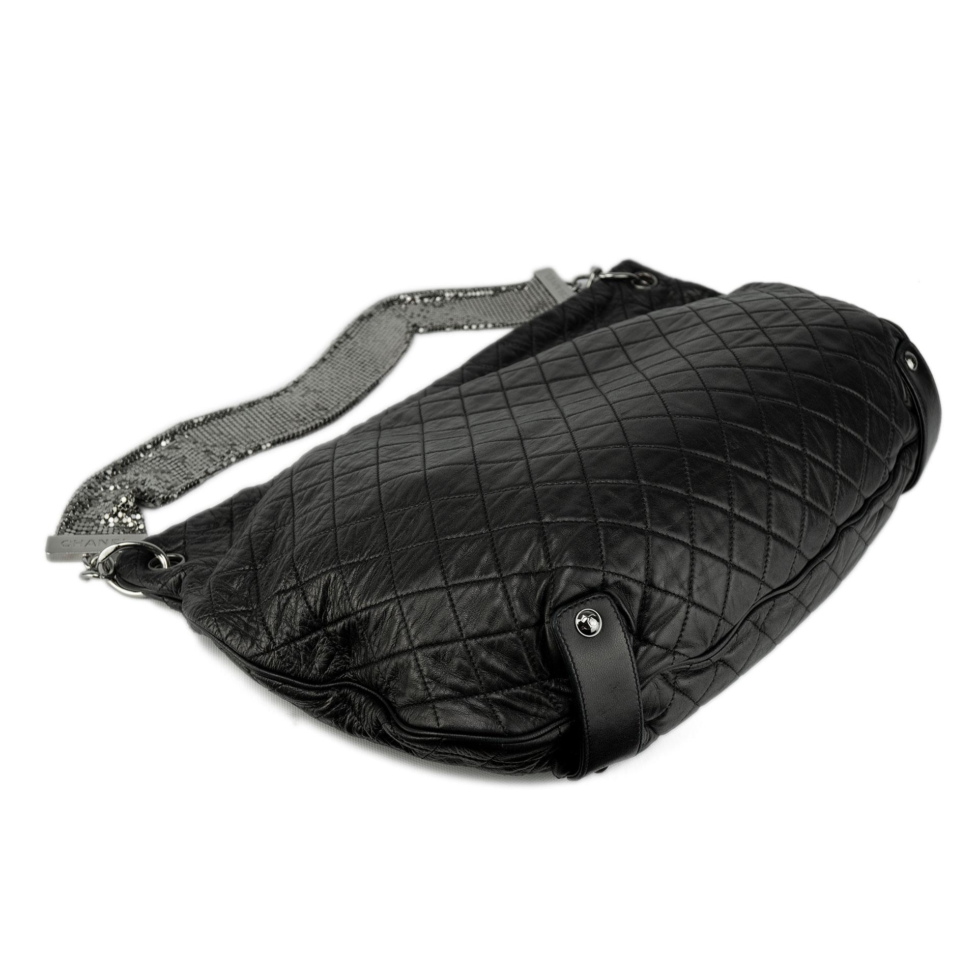 Chanel 2008 Metallic Mesh Soft Quilted Black Lambskin Leather Large Hobo Bag en vente 8