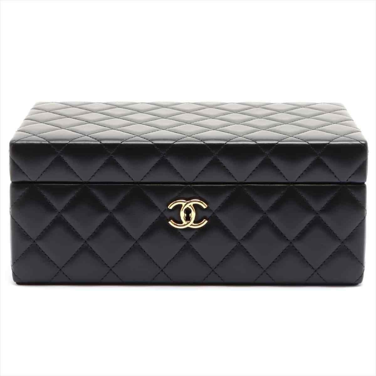 Chanel Rare Limited Edition Black Quilted Lambskin Collectors Decor Jewelry Box 

Brand New with Tags and Box

Black Gold Metal 22 Series Key x2

Quilted Lambskin

Gold Hardware

Made in Italy