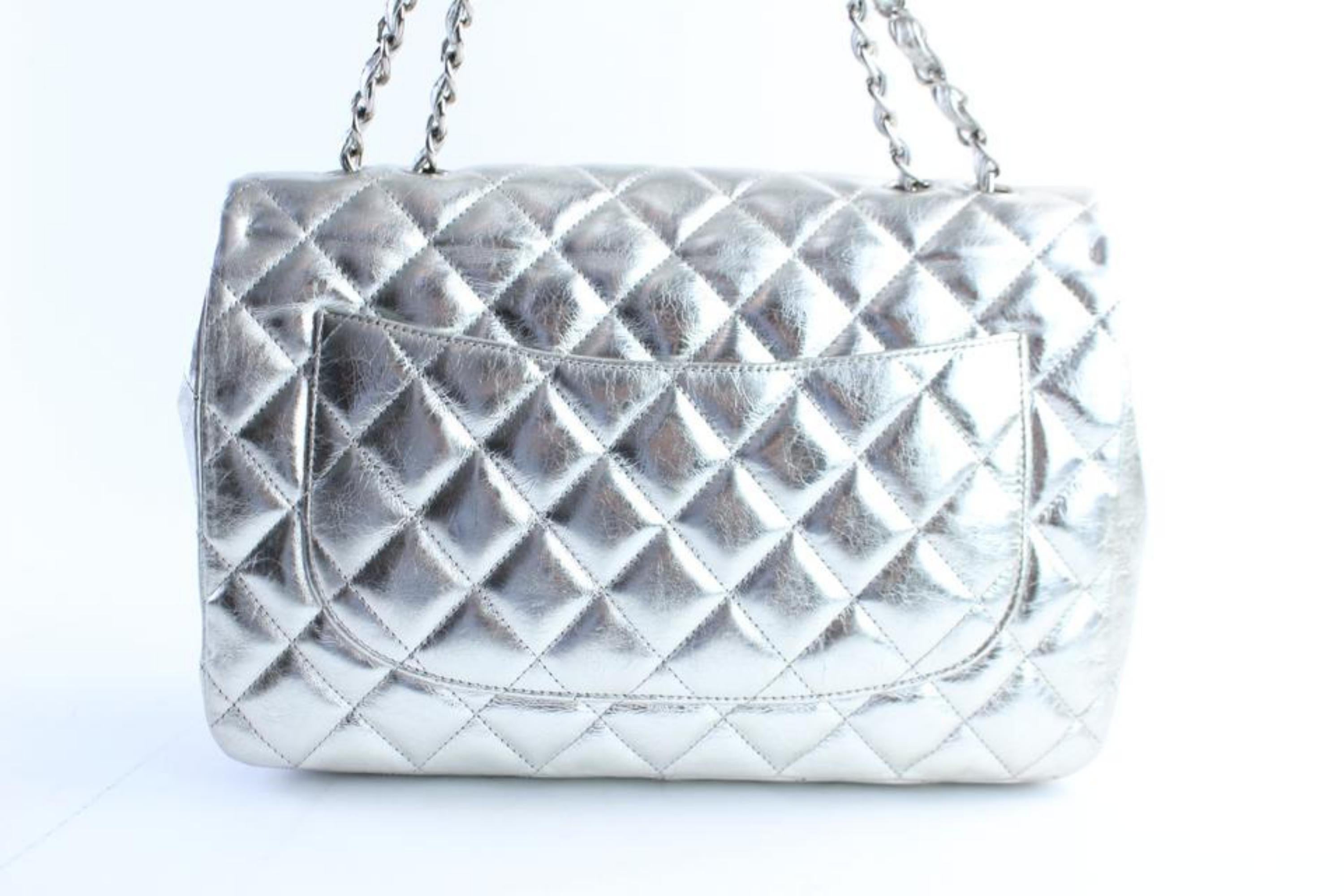 Chanel (Rare) Metallic  Classic Double Flap 226586 Silver Leather Shoulder Bag For Sale 4