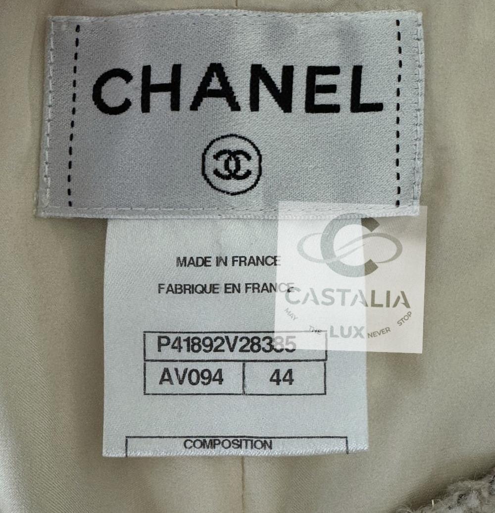 Chanel Raro Vestido de Tweed con Cadena Metálica Estilo Miranda Kerr 44 FR en venta 9