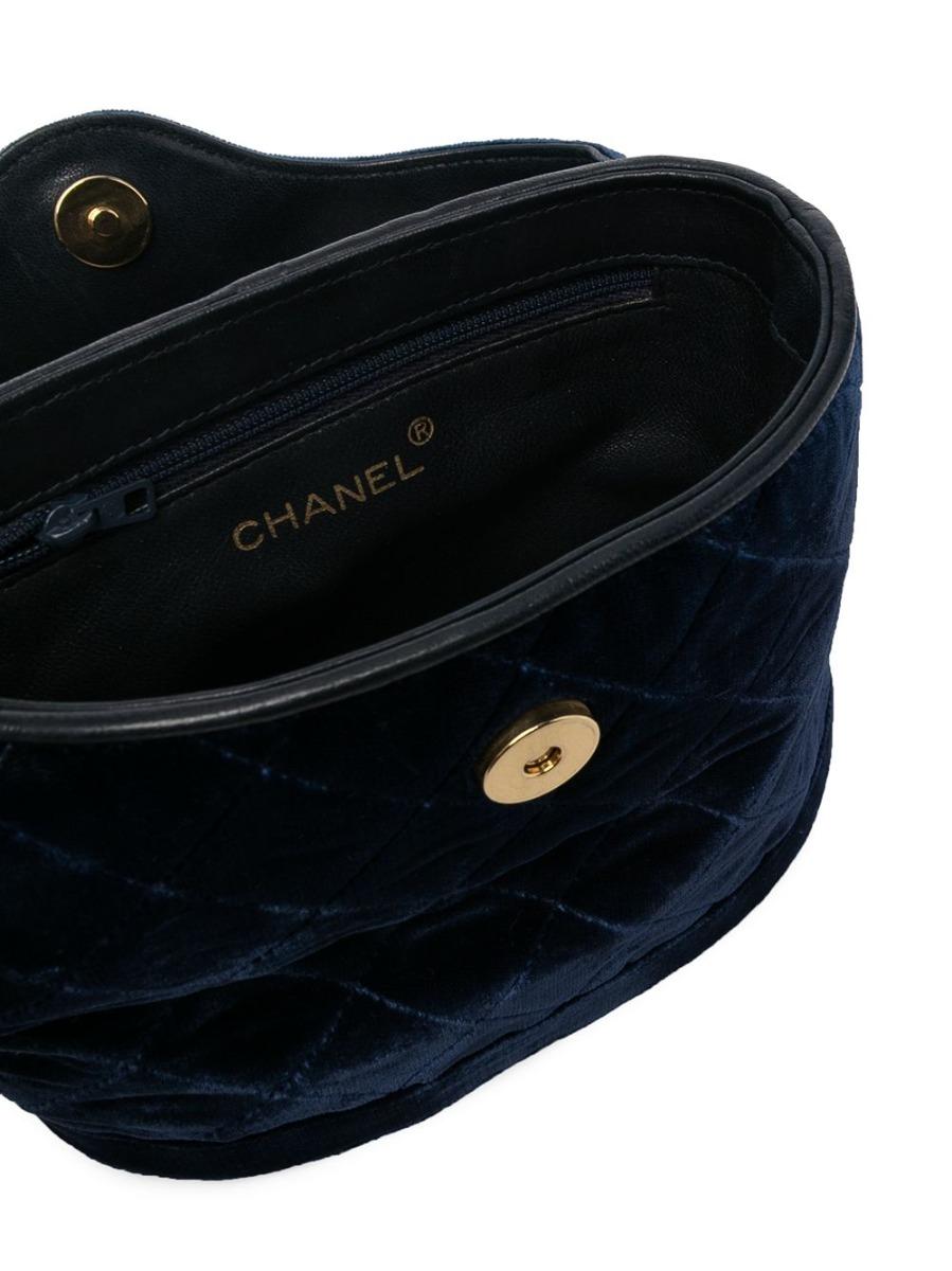 Chanel Seltene Marine Samt Crossbody Binocular Tasche im Zustand „Gut“ im Angebot in London, GB
