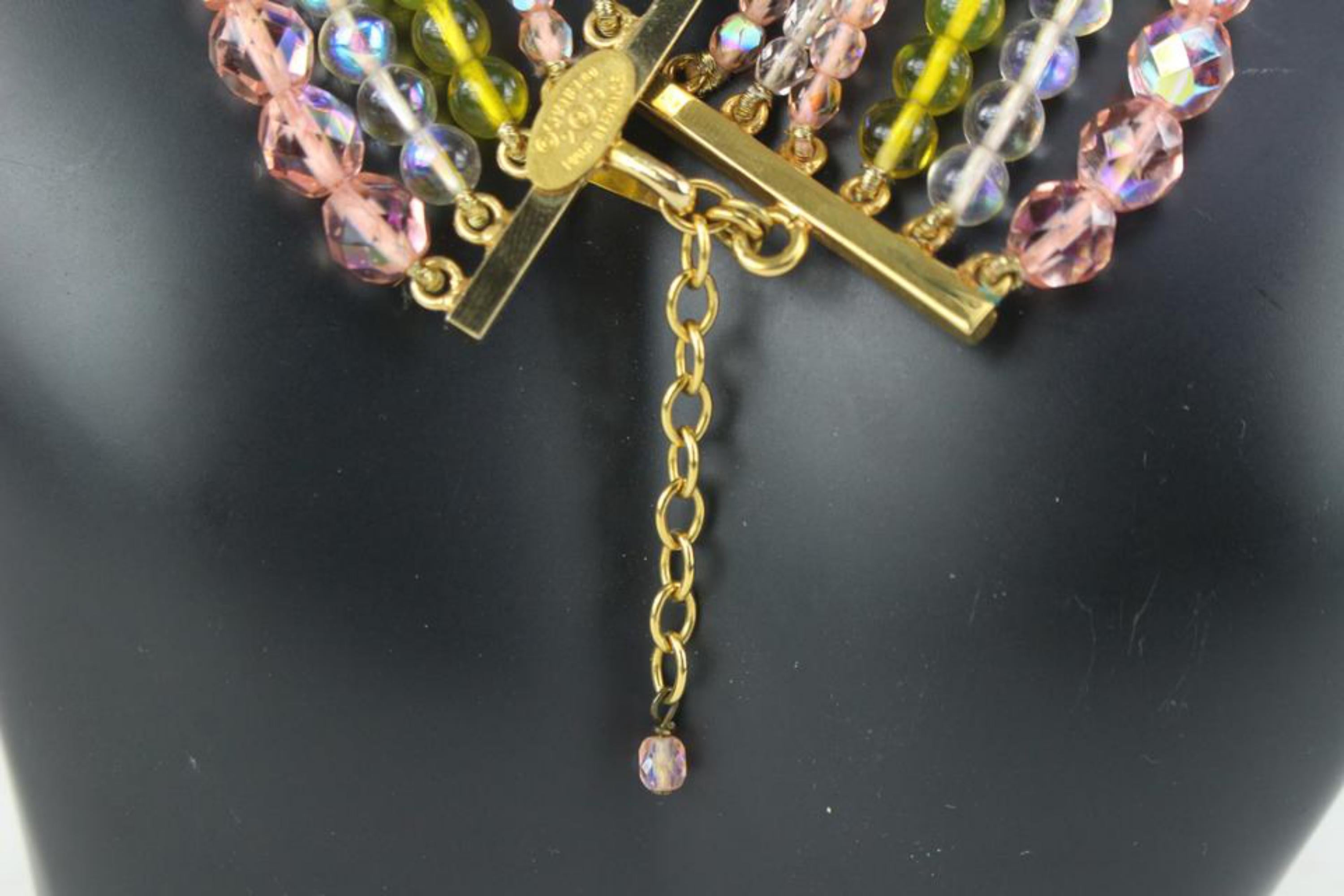 Seltener rosa x gelber mehrreihiger Perlenstein von Chanel  Choker-Halskette 929cas88 im Zustand „Gut“ im Angebot in Dix hills, NY