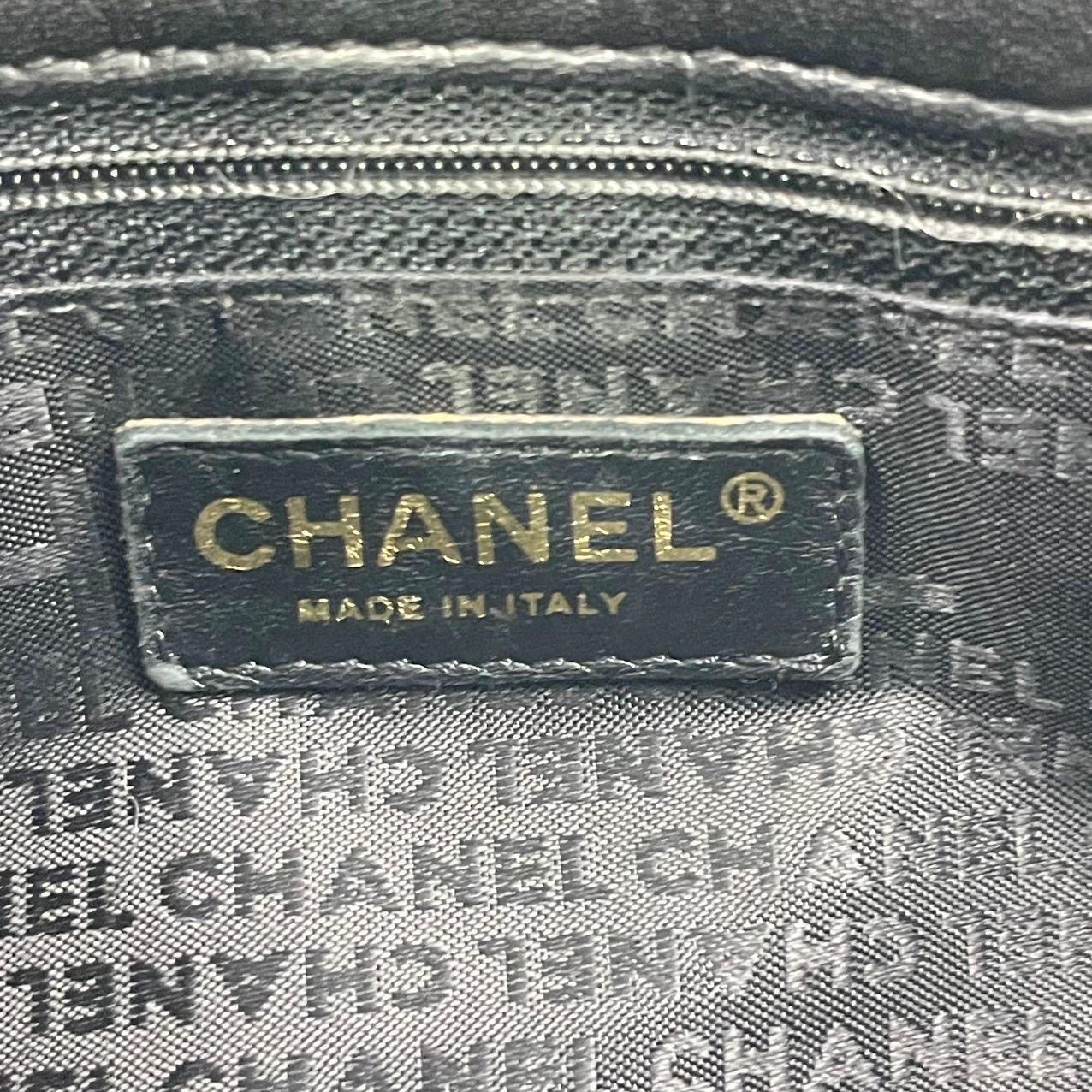 Chanel Raro Simboli preziosi a punta d'ago Est Ovest Borsa a tracolla in vendita 7