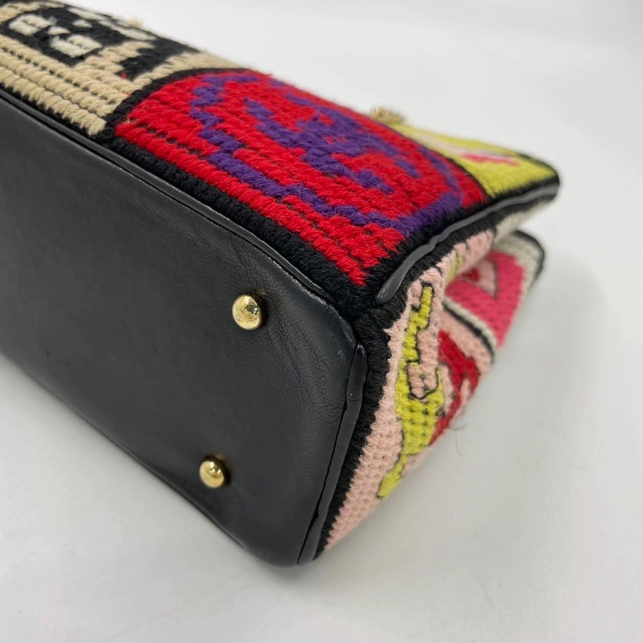 Chanel Raro Simboli preziosi a punta d'ago Est Ovest Borsa a tracolla in vendita 10