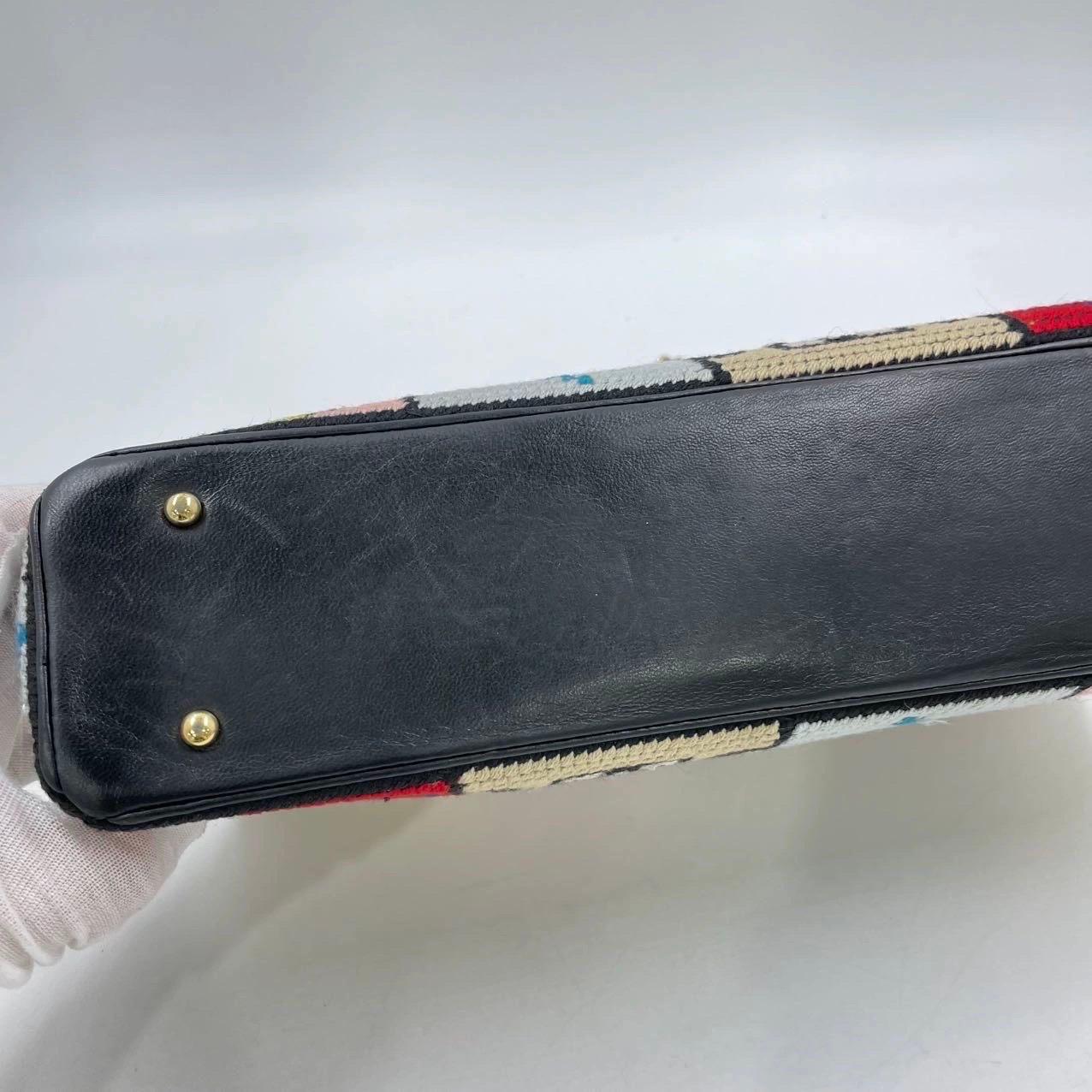 Chanel Raro Simboli preziosi a punta d'ago Est Ovest Borsa a tracolla in vendita 13