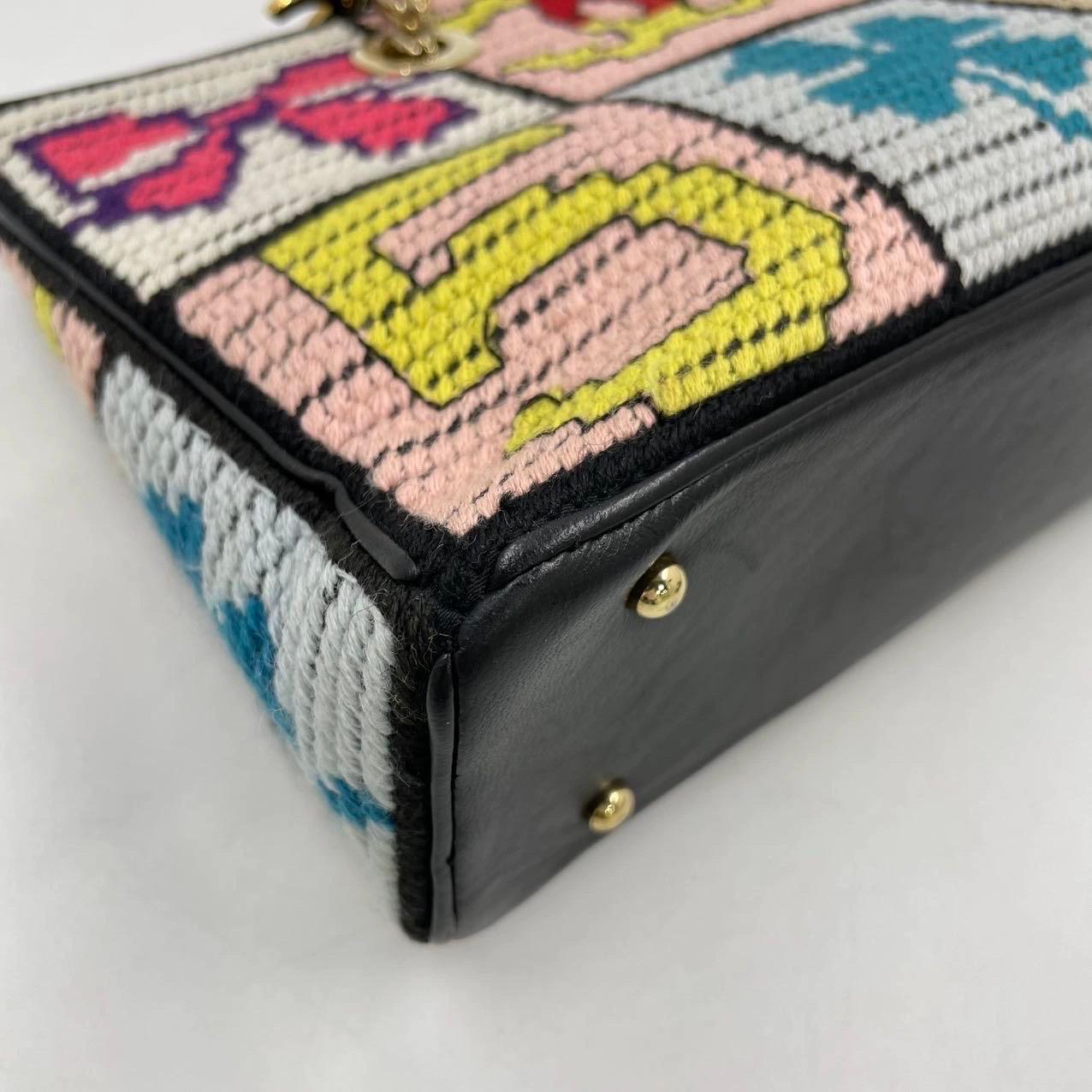 Chanel Raro Simboli preziosi a punta d'ago Est Ovest Borsa a tracolla in vendita 3