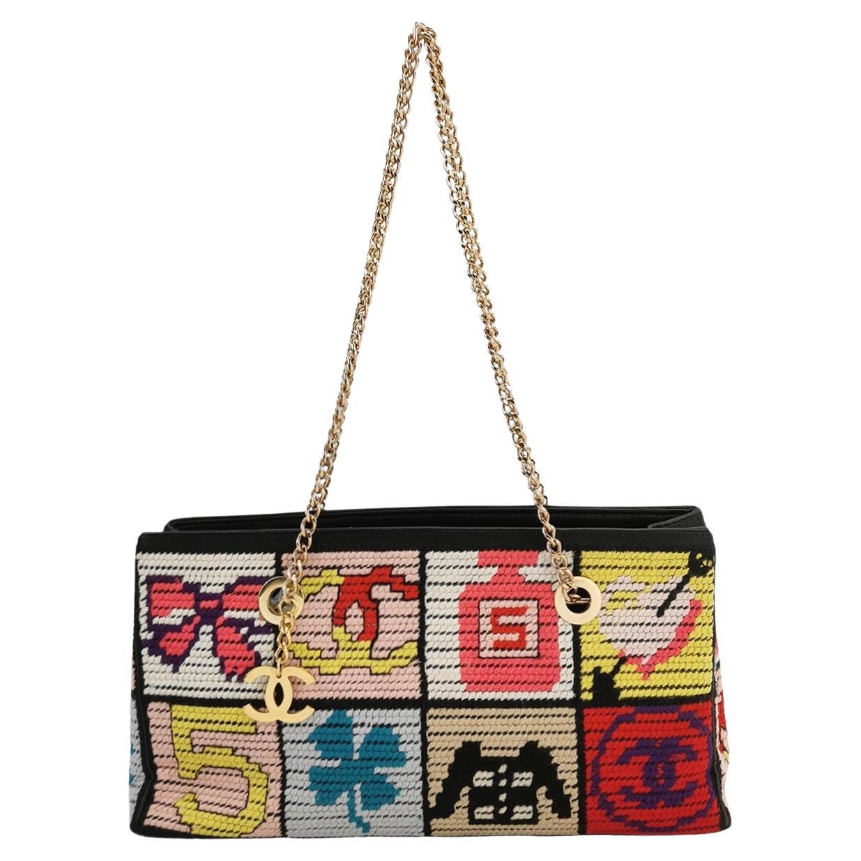 Chanel Raro Simboli preziosi a punta d
ago Est Ovest Borsa a tracolla in vendita