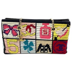 Chanel Raro Simboli preziosi a punta d
ago Est Ovest Borsa a tracolla