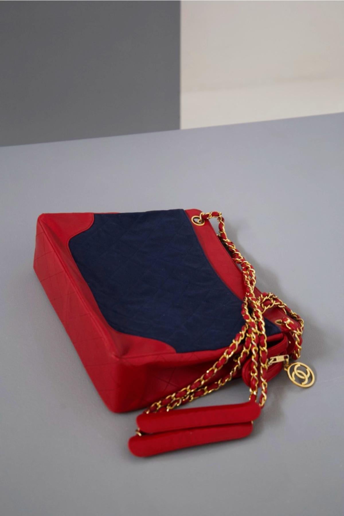 Rare Chanel Shoulder Bag in Red Leather and Denim Fabric For Sale 2