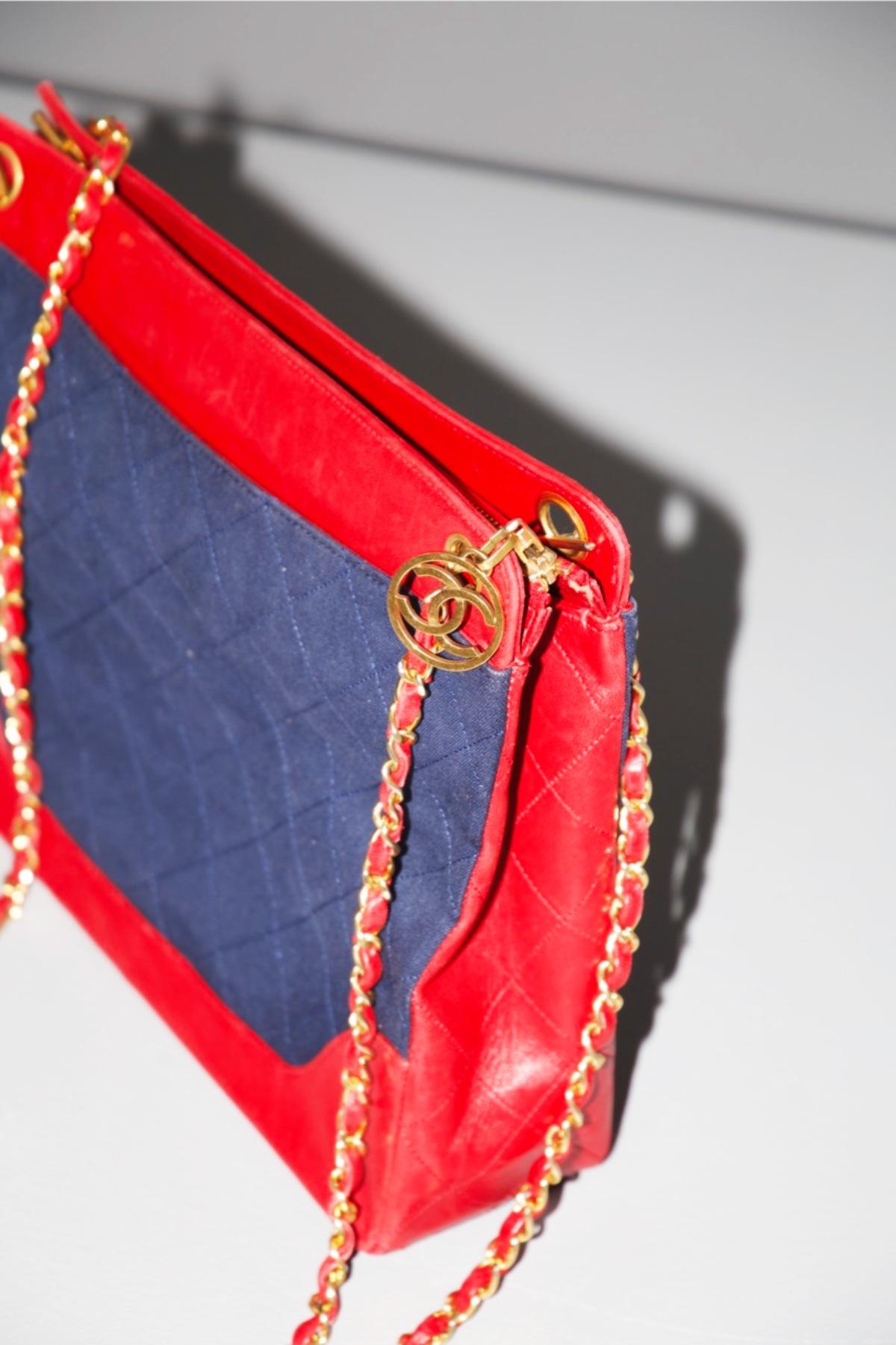 Rare Chanel Shoulder Bag in Red Leather and Denim Fabric In Good Condition For Sale In Milano, IT