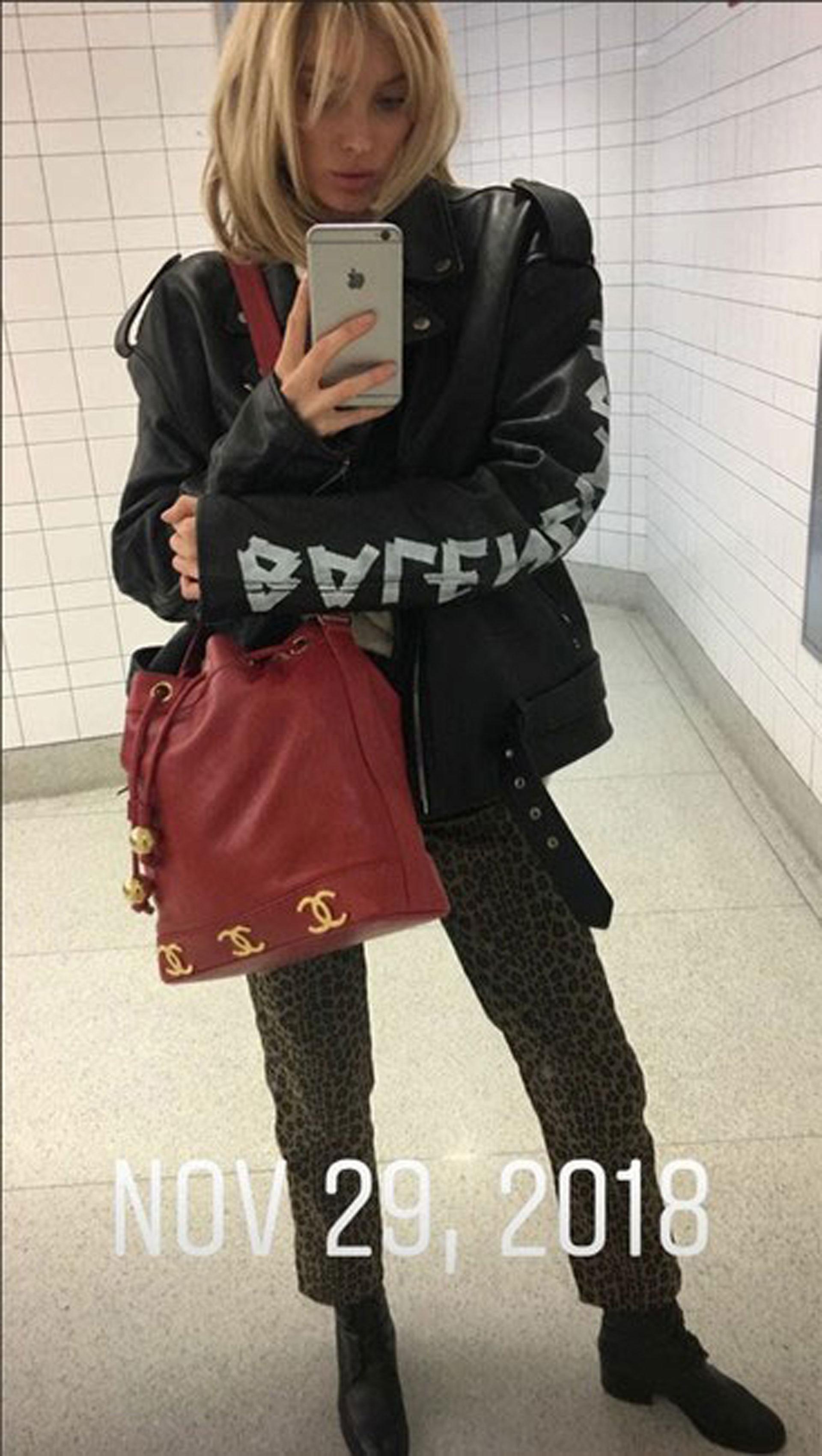 Chanel Rare Red Vintage 90's Bucket Red Leather Cross Body Bag 

Gorgeous Chanel Vintage Crossbody (Strap Drop: 23.6