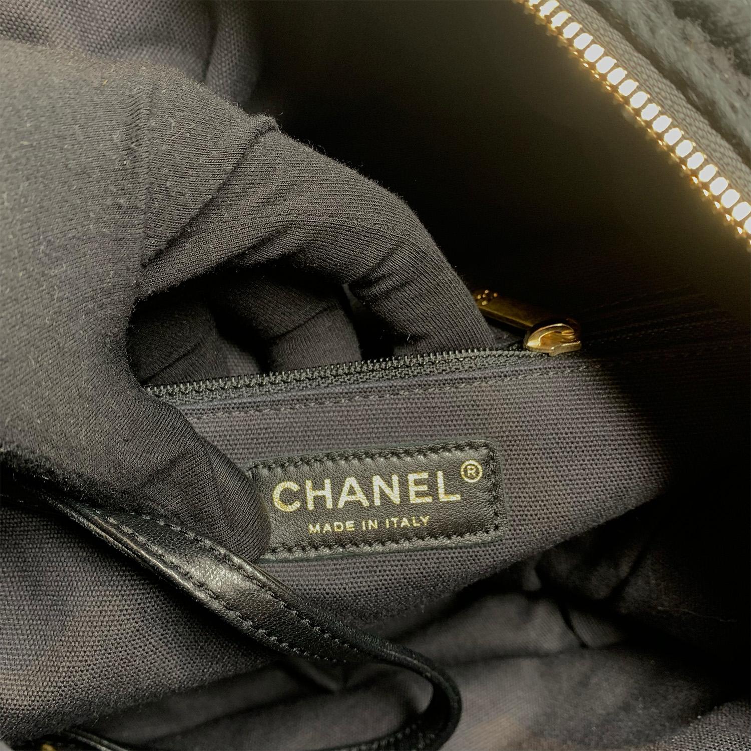 Chanel Rare Runway Pieces Sac à dos Cayo Coco en crochet noir en vente 10