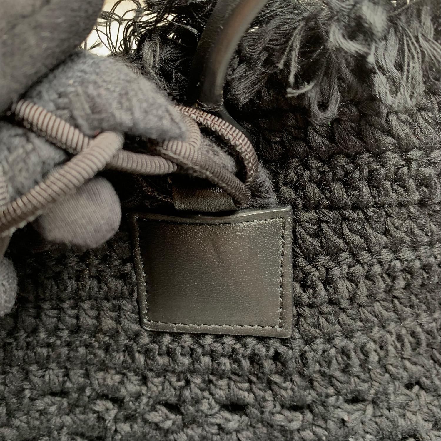 Chanel Rare Runway Pieces Sac à dos Cayo Coco en crochet noir en vente 12