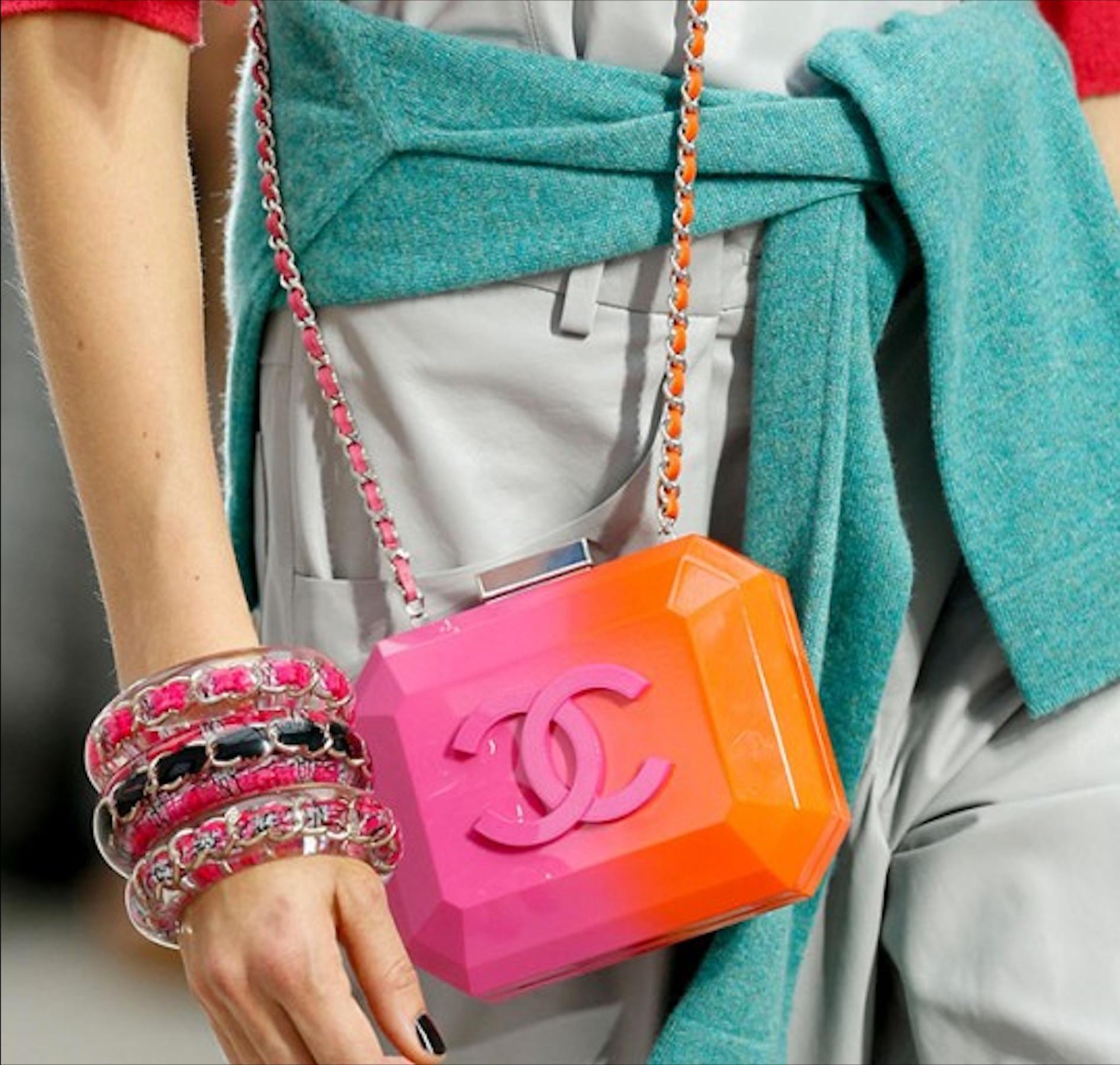 Chanel Pink Ombre Minaudiere Resin Plexiglass Brick Clutch Rare

Chanel Spring 2014

Silver hardware
Pink & orange interwoven leather chain
Pink leather lined interior
CC logo embossed at front
Push lock closure
W 6