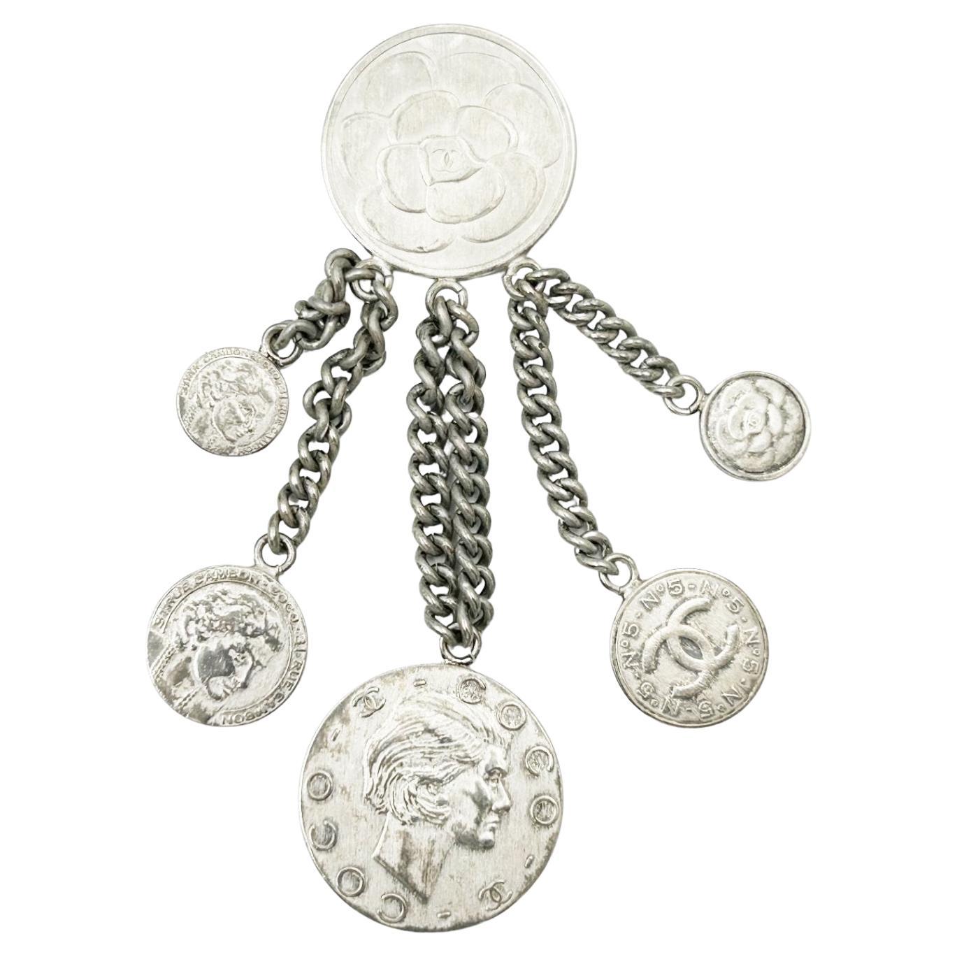 Chanel Broche rare pièce de monnaie rustique CC COCO en argent