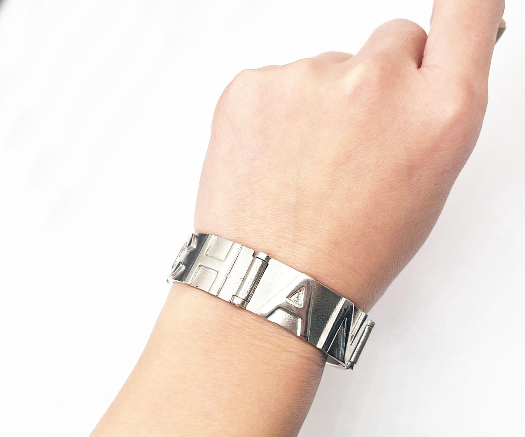 Artisan Chanel rare bracelet à maillons lettres CC en argent   en vente