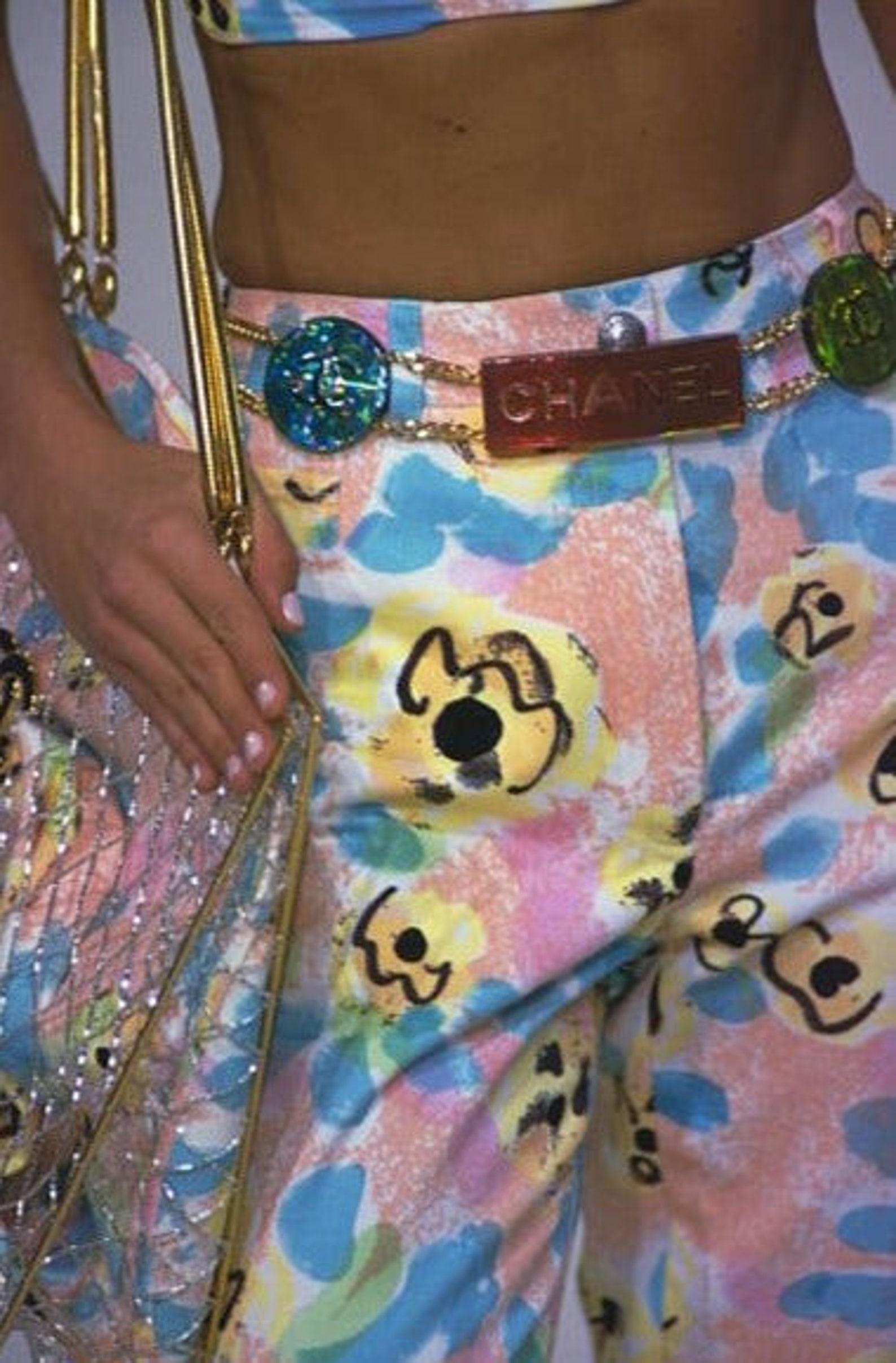 Chanel Seltene Frühjahr 1997 Vintage Laufsteg Gold Käfig Große Shopping Tote Bag  im Angebot 8