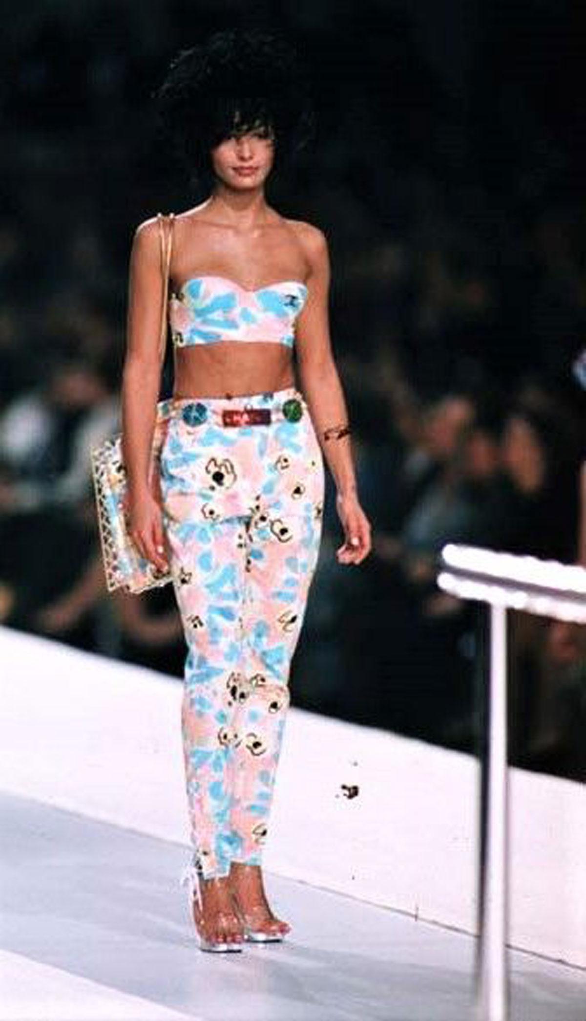 Chanel Seltene Frühjahr 1997 Vintage Laufsteg Gold Käfig Große Shopping Tote Bag  im Angebot 6
