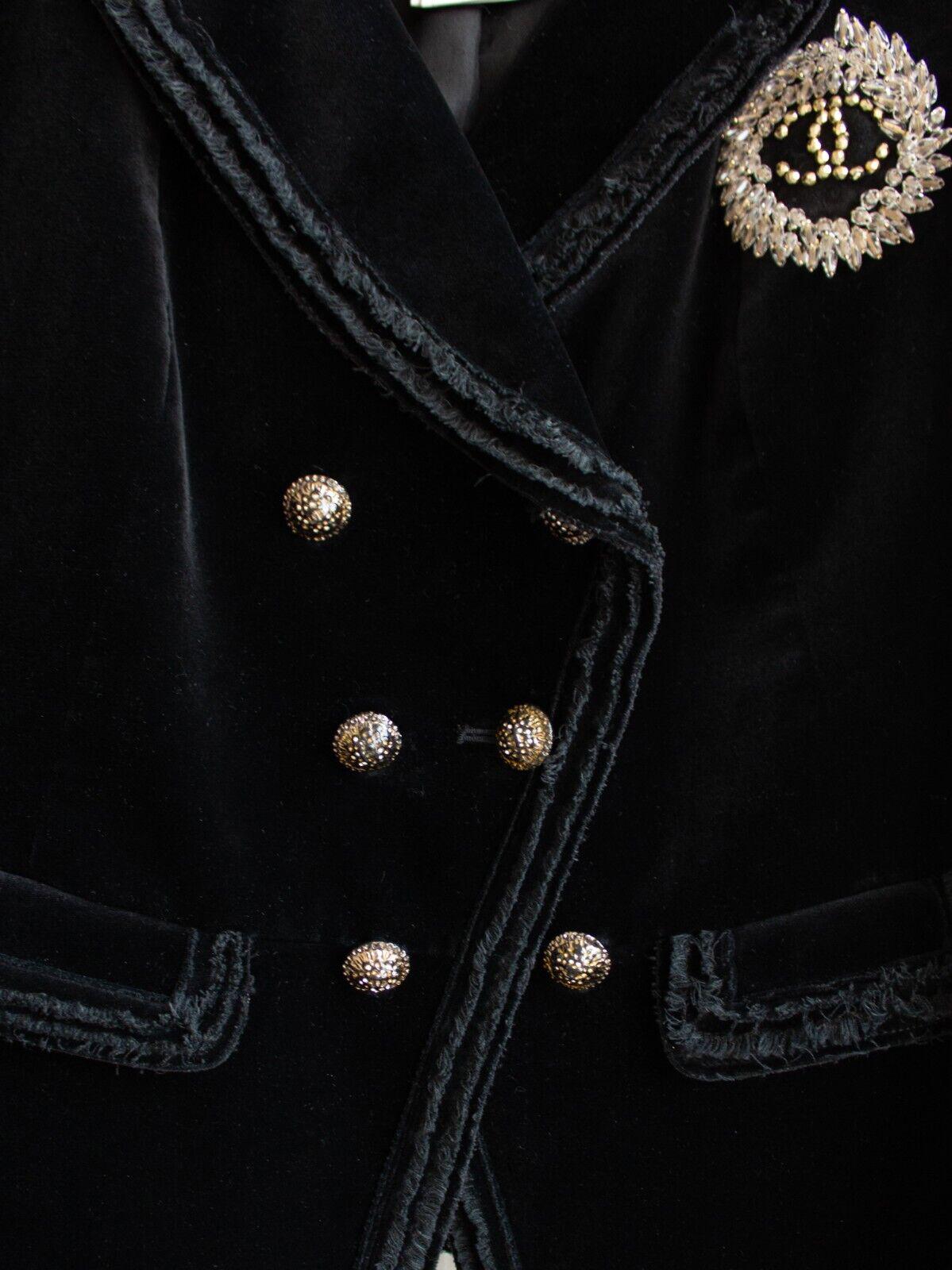 CHANEL Rare Supermodel Style CC Logo Black Velvet Jacket 36 FR For Sale 8