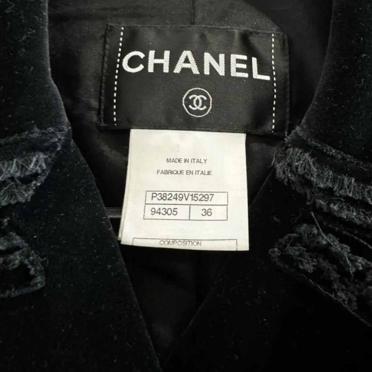 CHANEL Rare Supermodel Style CC Logo Black Velvet Jacket 36 FR For Sale 10