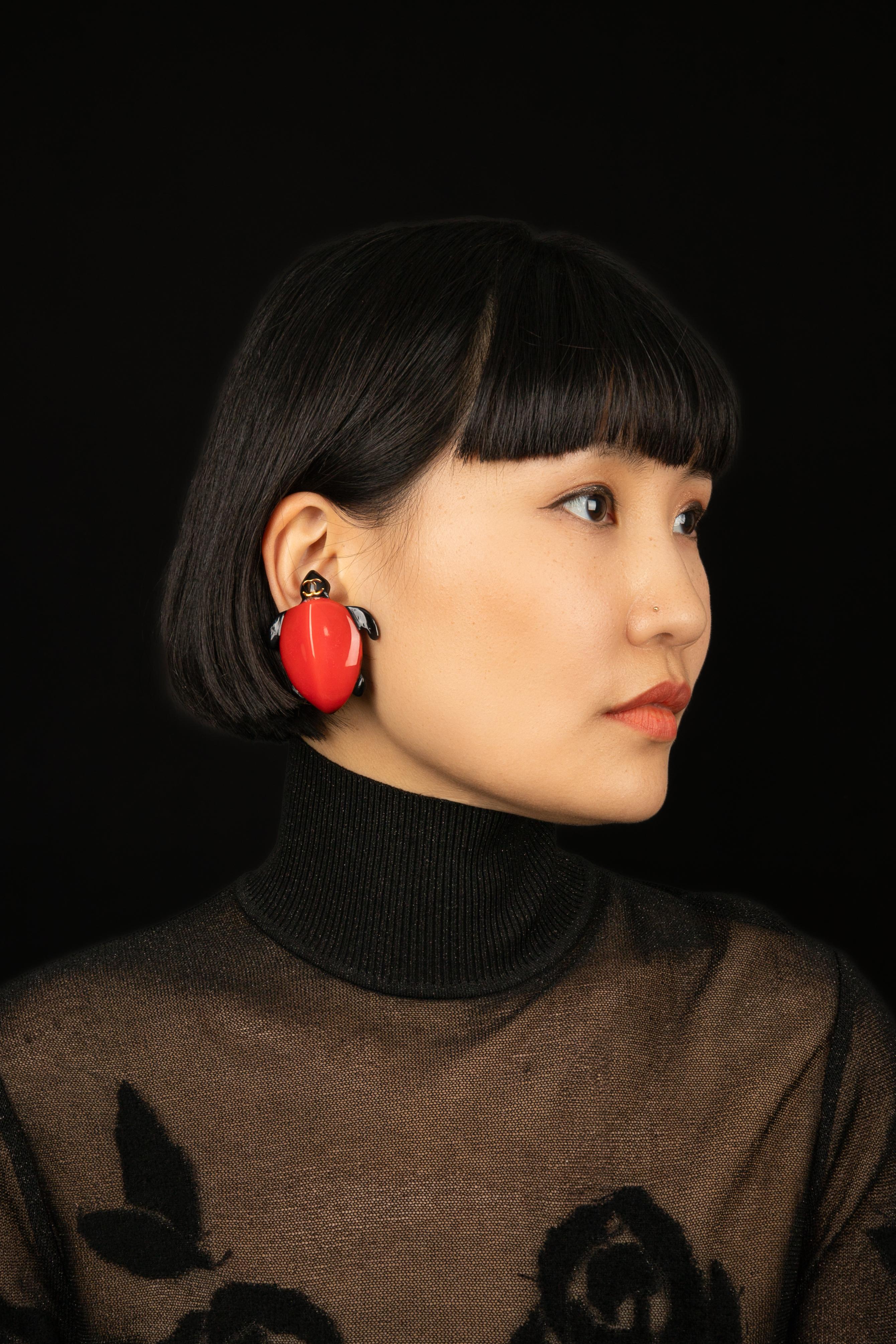 Chanel rare turtle earrings In Excellent Condition For Sale In SAINT-OUEN-SUR-SEINE, FR