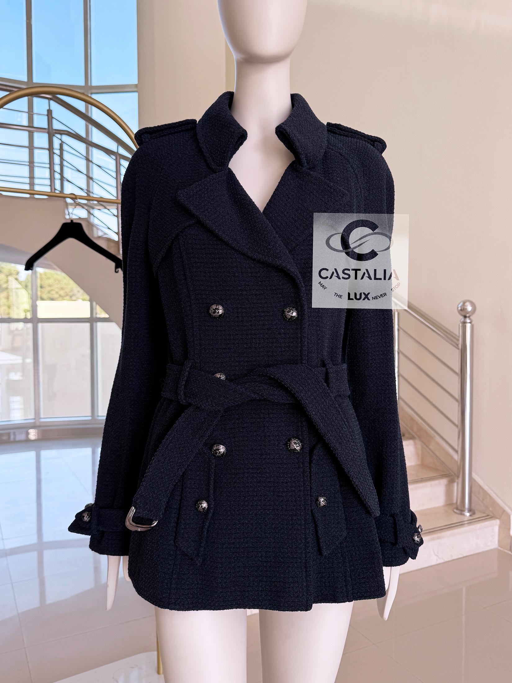 Trench-coat Chanel Rare Vintage Airplane Collection en tweed 38 FR Excellent état - En vente à Dubai, AE