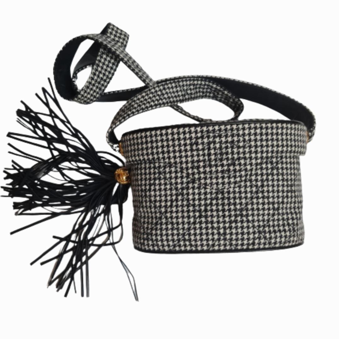 Chanel Vintage Houndstooth Vanity Case Crossbody Bag For Sale 5