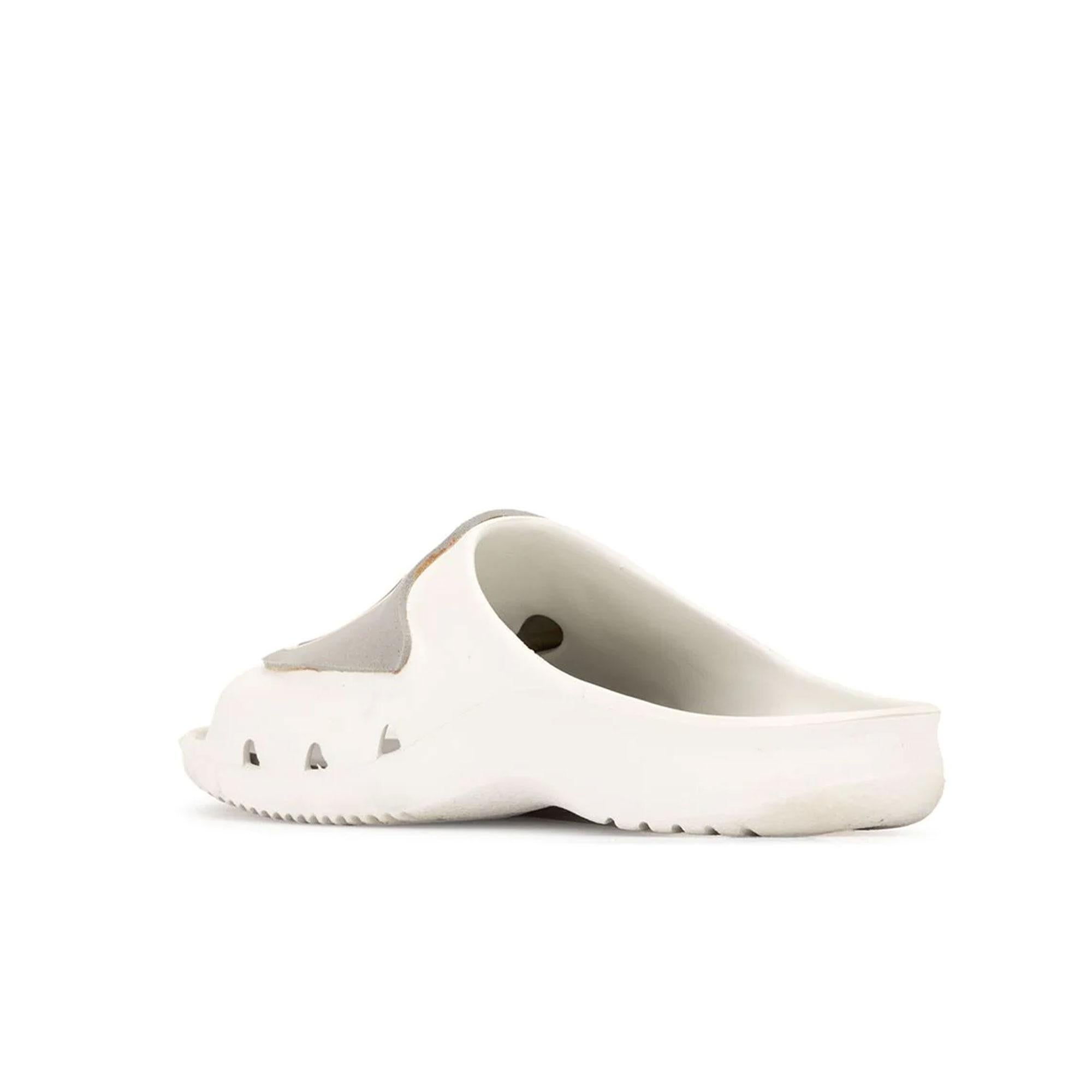 Women's or Men's Chanel Rare Vintage Deadstock Y2K Sandals Slides 41 For Sale
