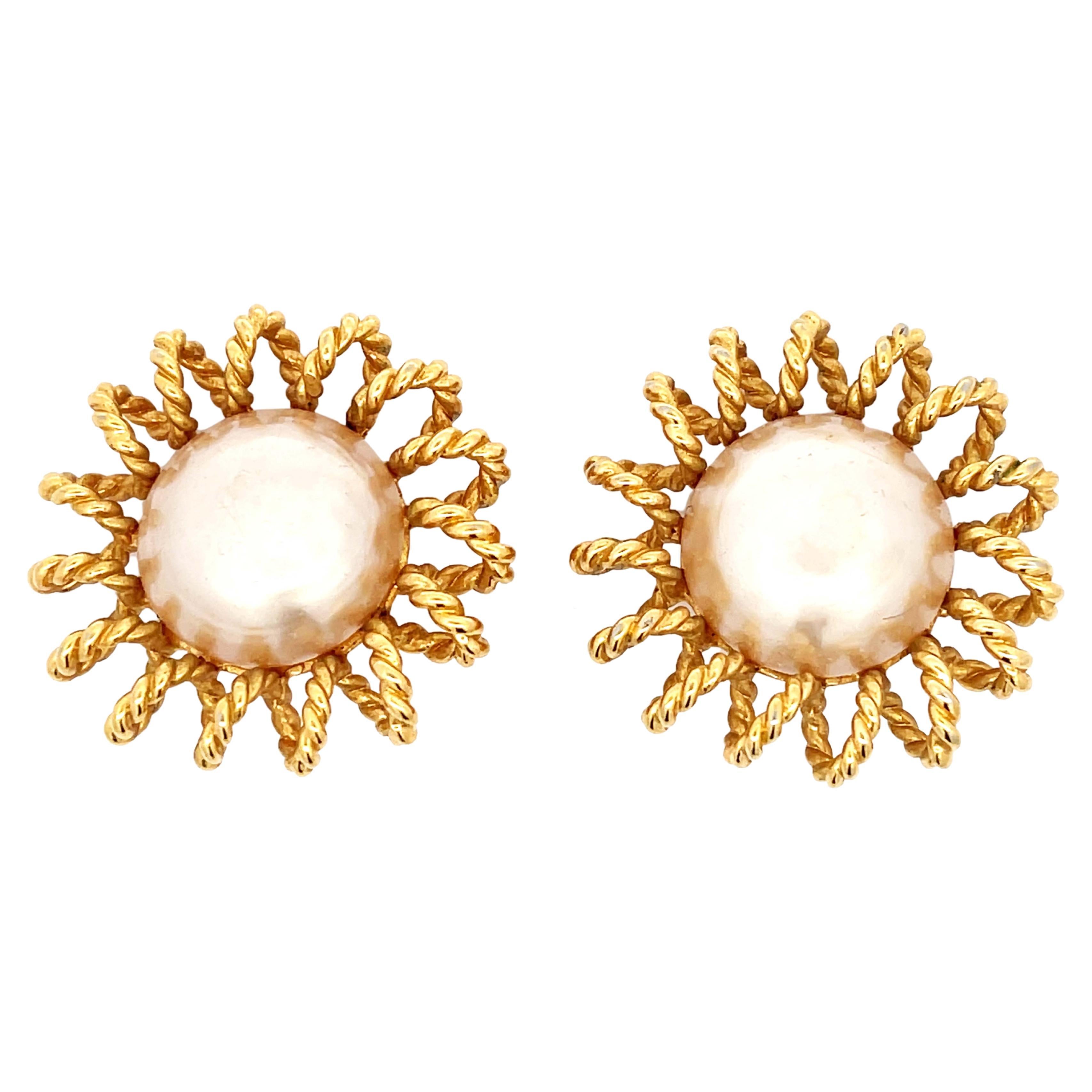 CHANEL Rare Vintage Faux Pearl Flower Clips Earrings en vente