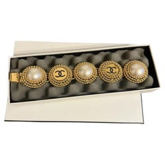 CHANEL Rare Vintage Gold and Pearl CC Circle Logo Link Bracelet