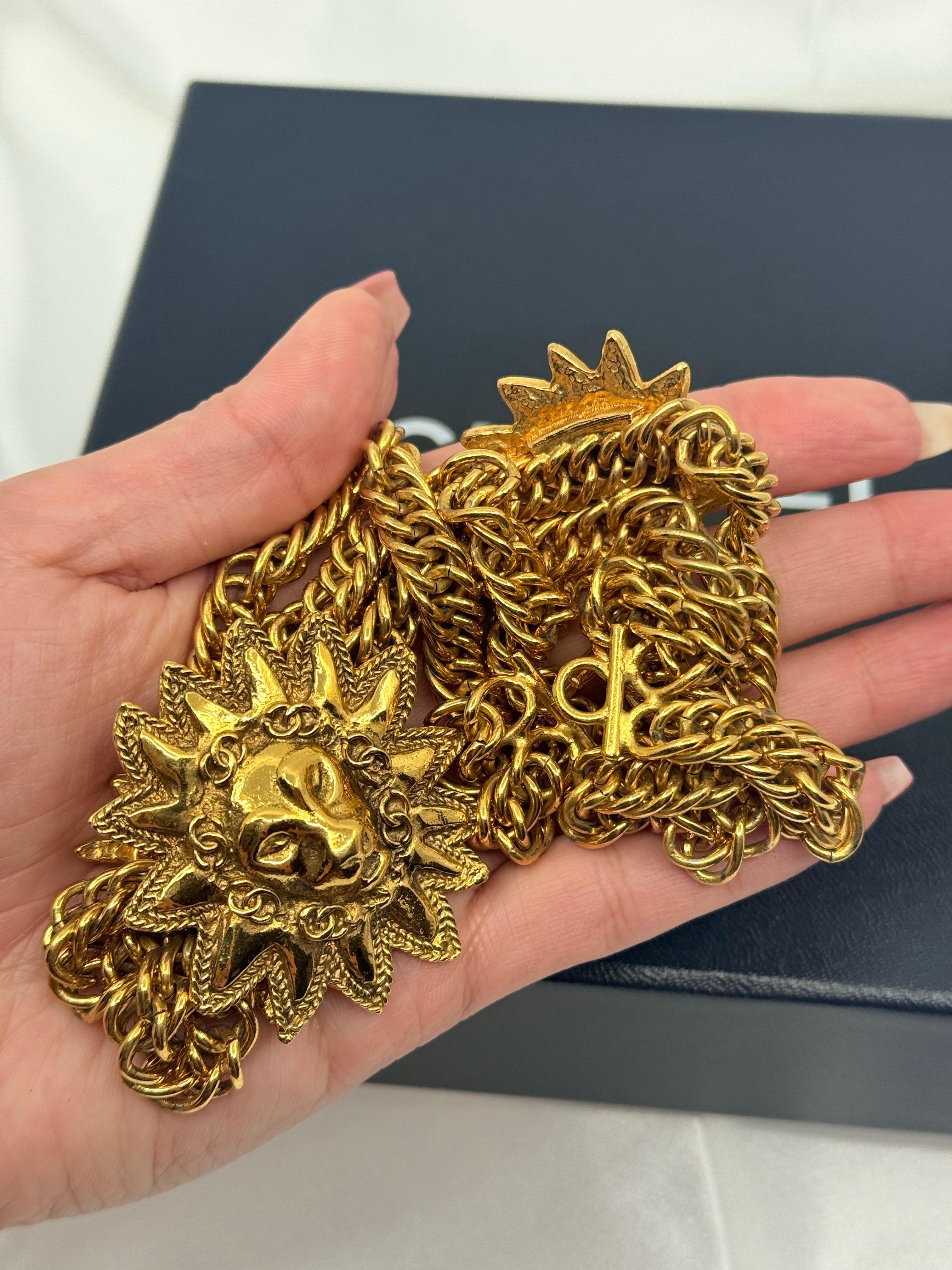 CHANEL Rare Vintage Gold Multi Strand Leo Lion Sun Collar Necklace Bon état - En vente à Bellevue, WA