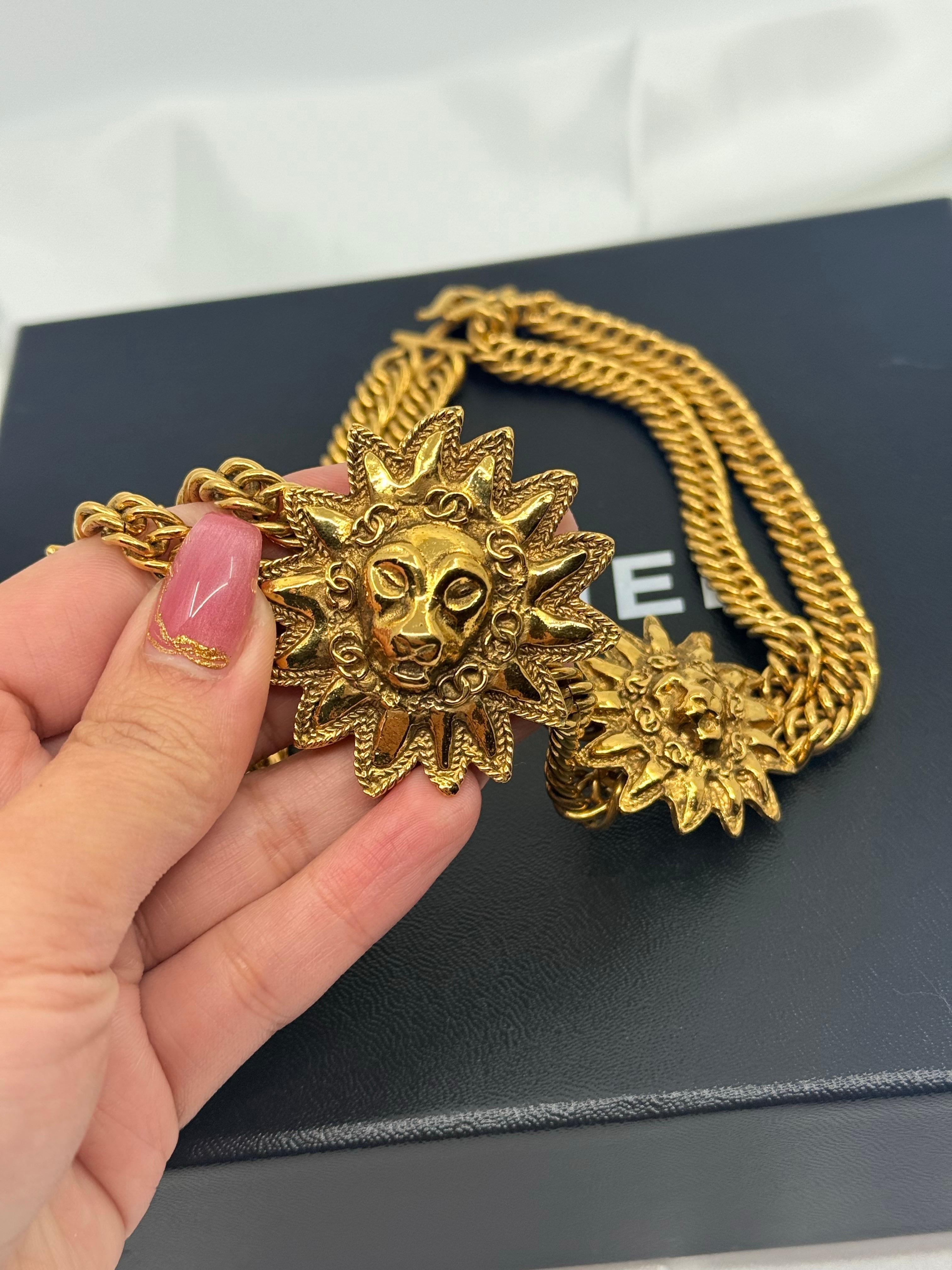 CHANEL Rare Vintage Gold Multi Strand Leo Lion Sun Collar Necklace en vente 4