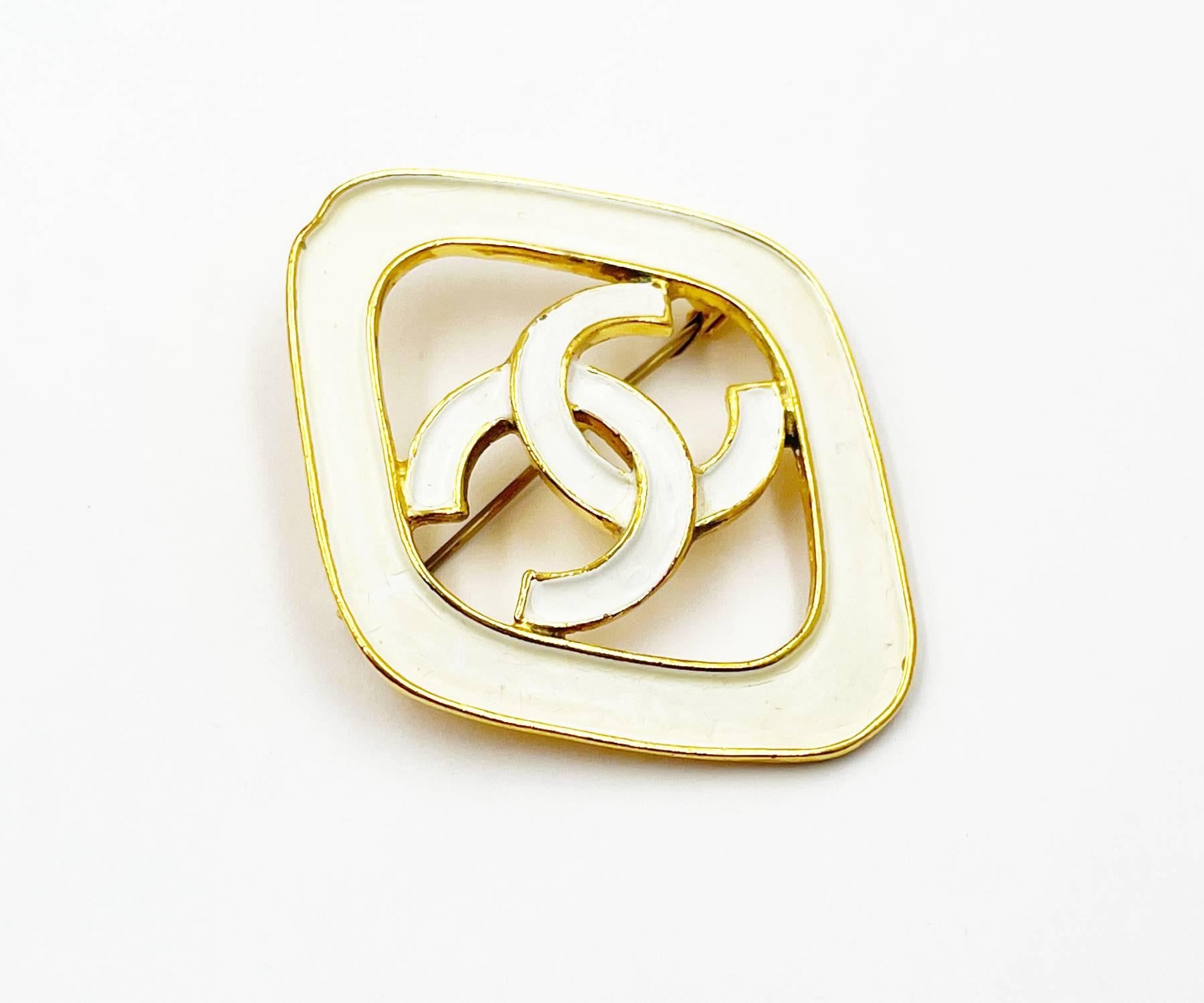 Artisan Chanel Rare Vintage Gold Plated Argyle White CC Brooch For Sale