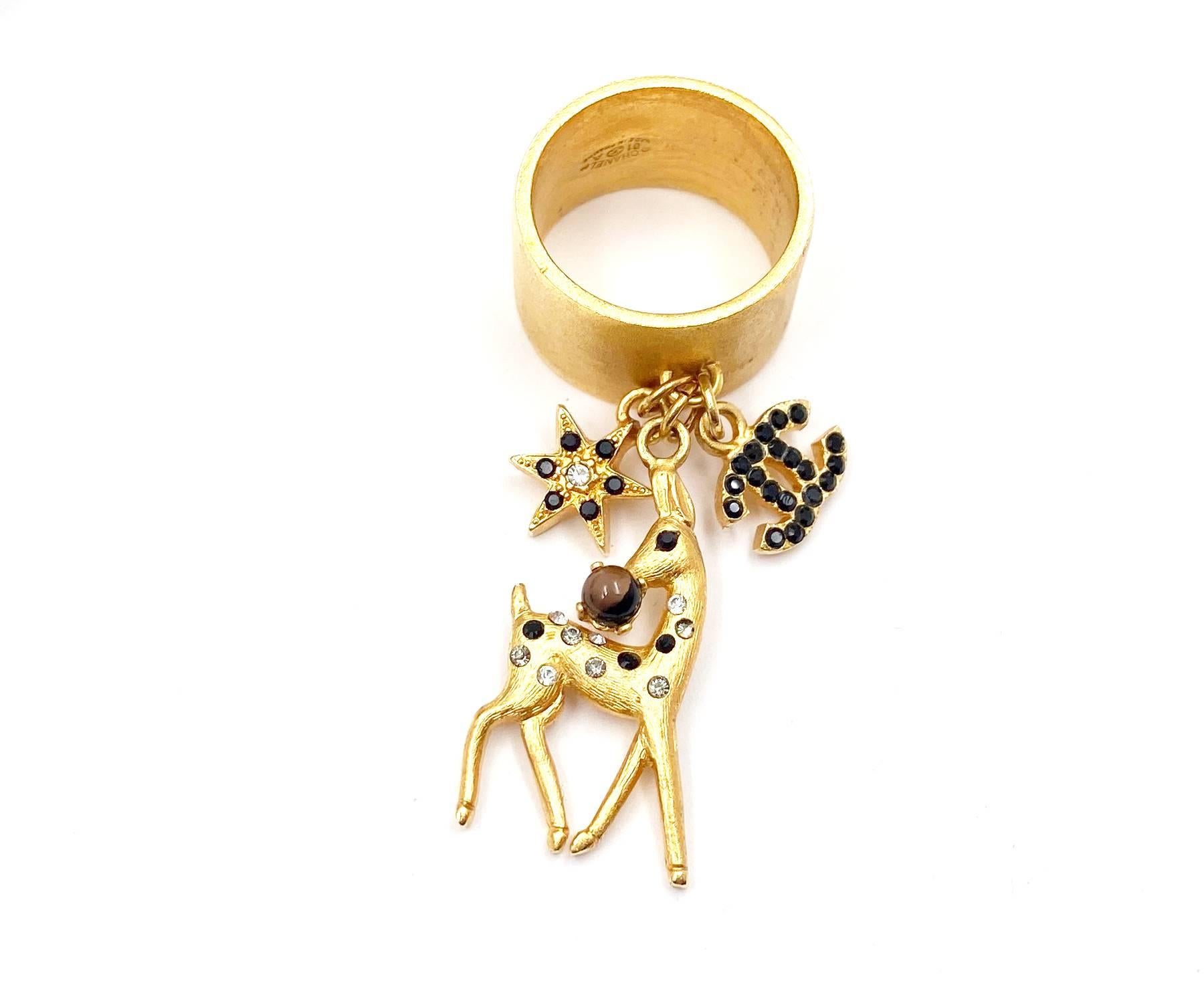 Chanel Rare Vintage Gold Plated Black CC Bambi Deer Ring

*Marked 01
*Made in France
*Comes with original box

-Approximately size 7
-Bambi and CC logo are approximately 1.5″ x 0.5″ total.
-In a very good vintage condition

2081-43187